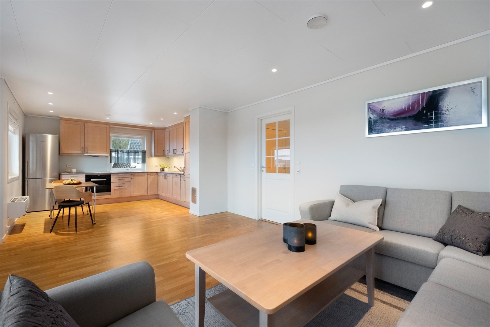 Praktisk og åpen løsning. Varmepumpe er montert. Galleribilde