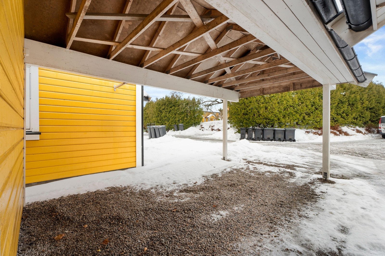 Her er det også carport-plass til kjøretøy. Galleribilde
