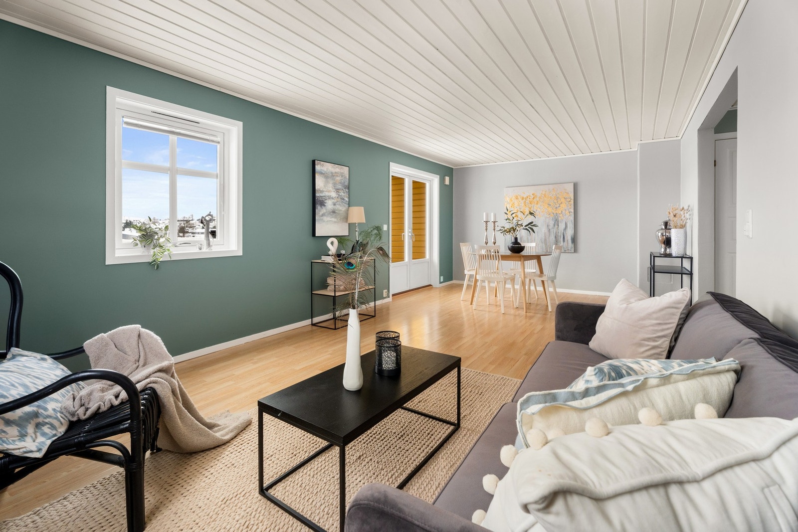 I 1. etasjen er det elektrisk gulvvarme med unntak av bod. Galleribilde