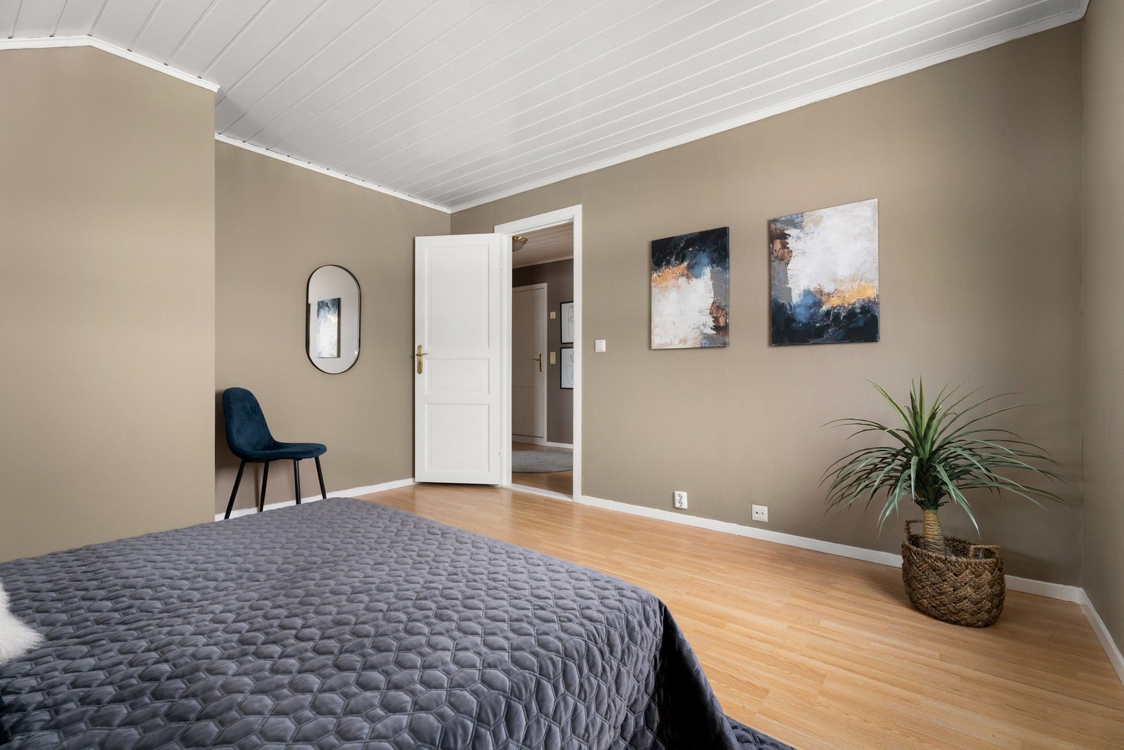 Her har man god plass til en garderobeløsning. Galleribilde