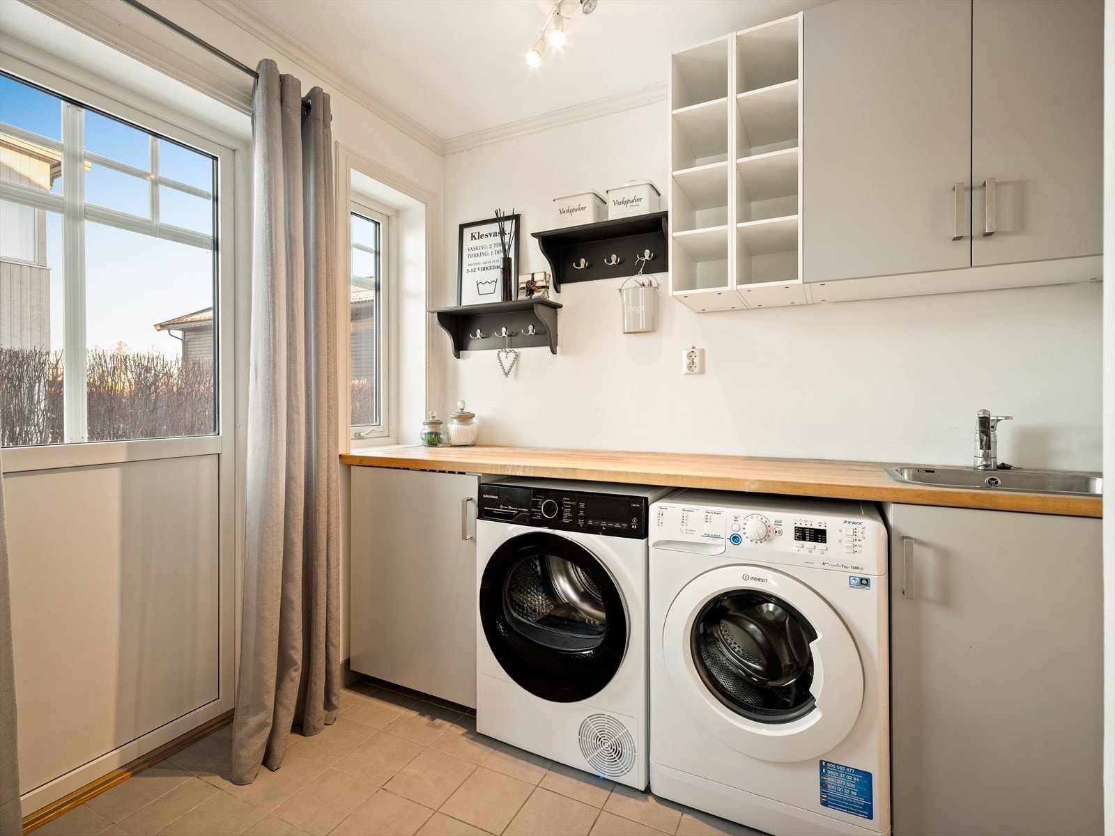 Vaskerom Galleribilde