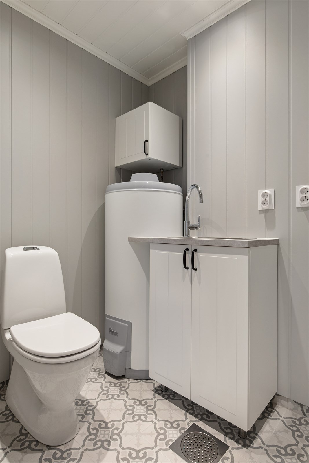 Praktisk vaskerom med toalett Galleribilde