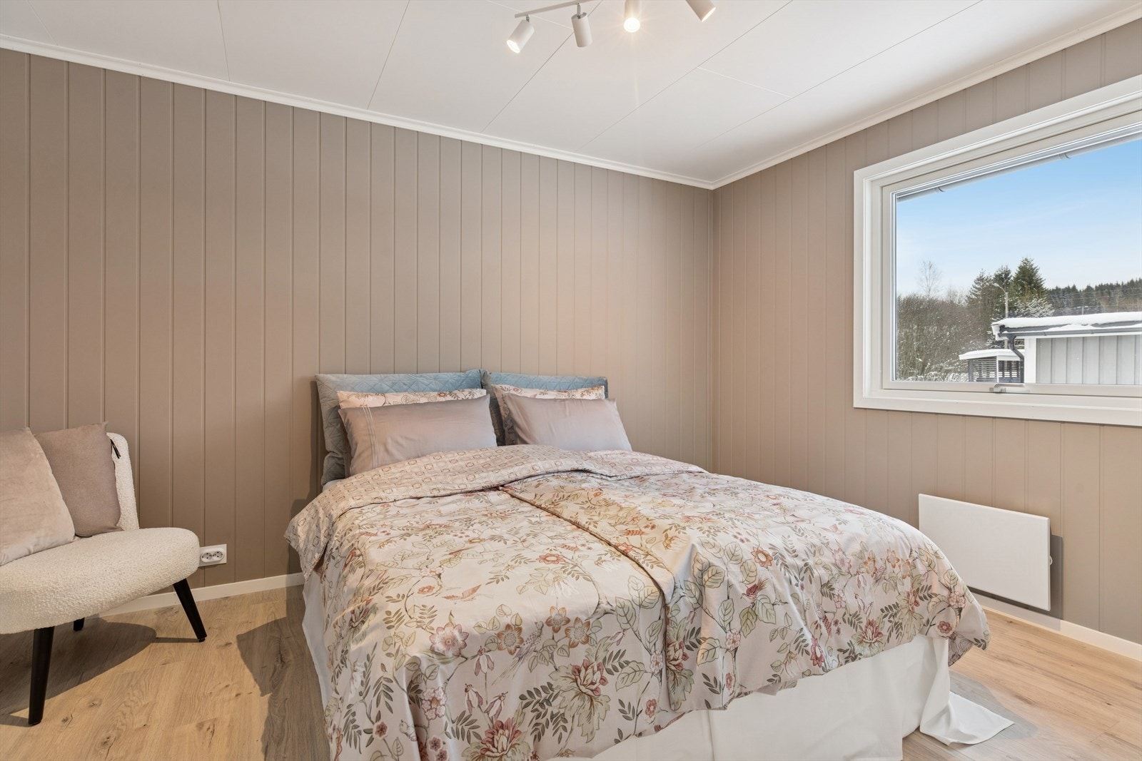 To av soverommene har god plass til dobbelseng. Galleribilde