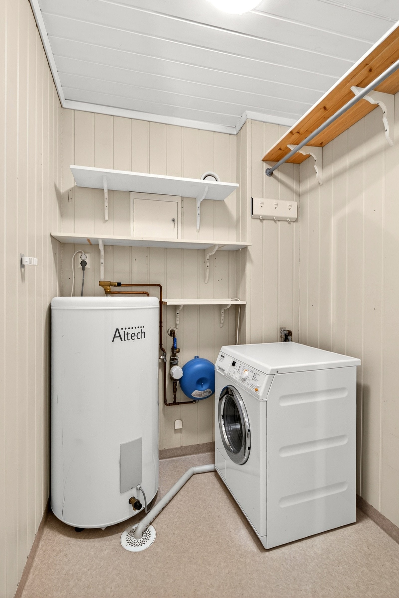 Opplegg for vaskemaskin i teknisk rom/bod. Galleribilde