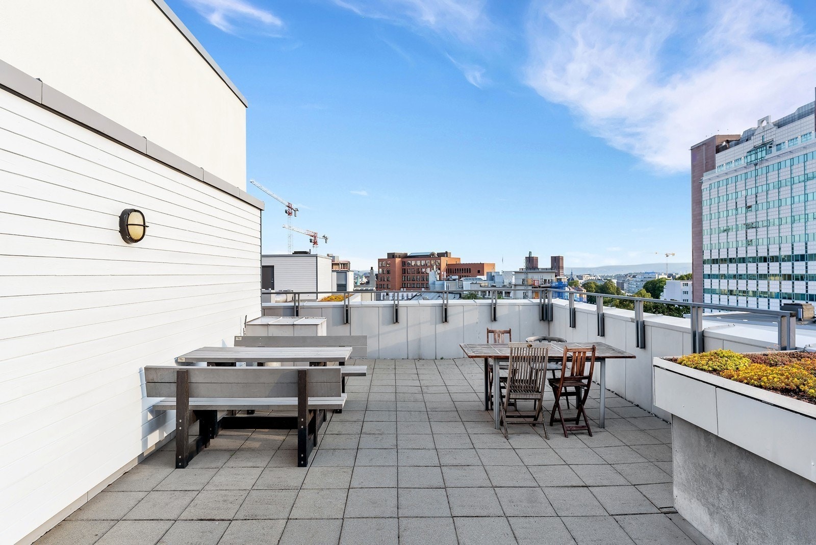 Romslig felles takterrasse med fantastisk utsikt Galleribilde