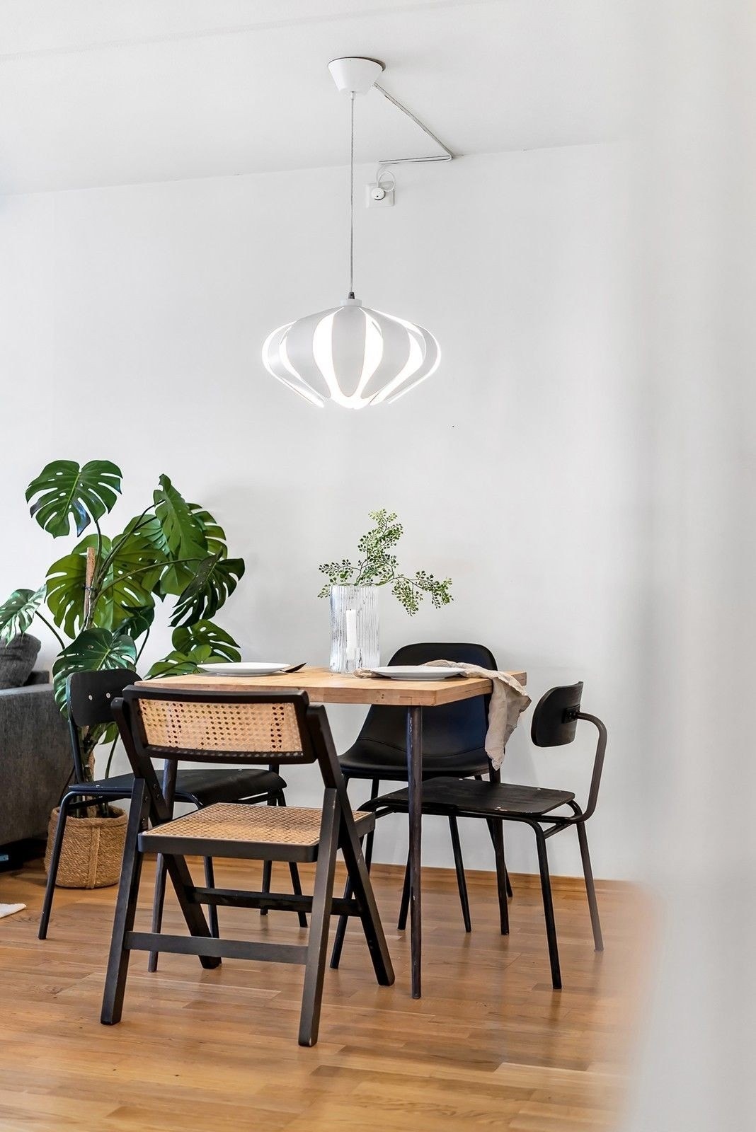 Plass til spisebord mellom kjøkken og stue Galleribilde