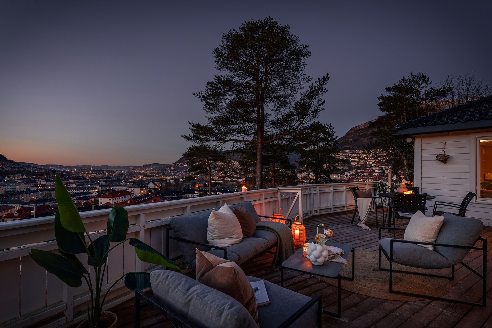 Her ser du også skrått opp mot Fløyen og til og med Ulriken. Galleribilde