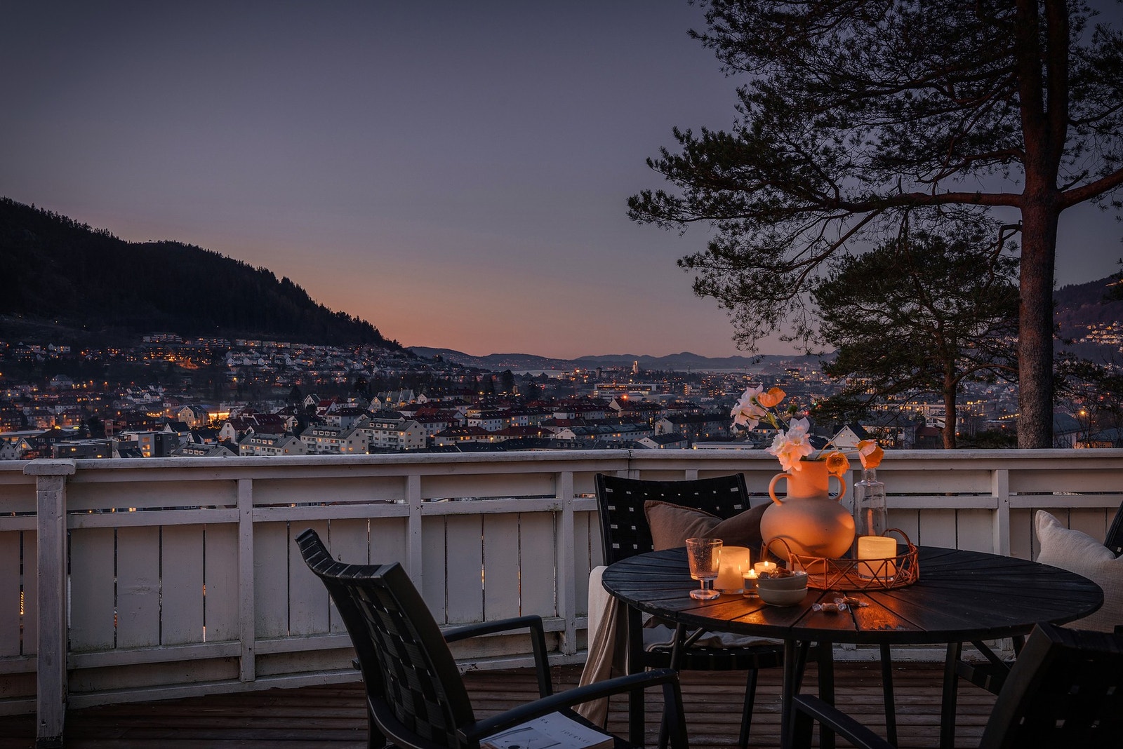 Nye terrassebord. Galleribilde