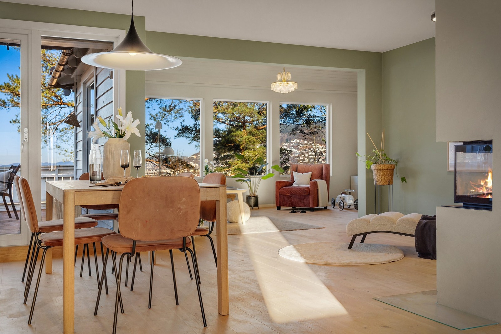 Med gjennomlys i stuen får du en svært behagelig romfølelse. Galleribilde