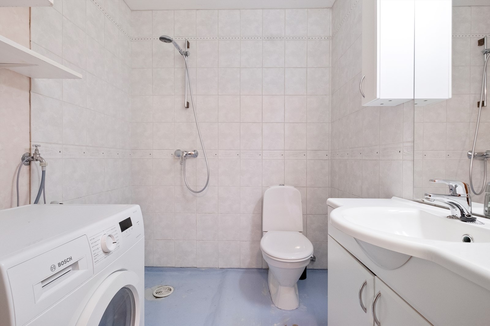 Det er opplegg for vaskemaskin på badet Galleribilde