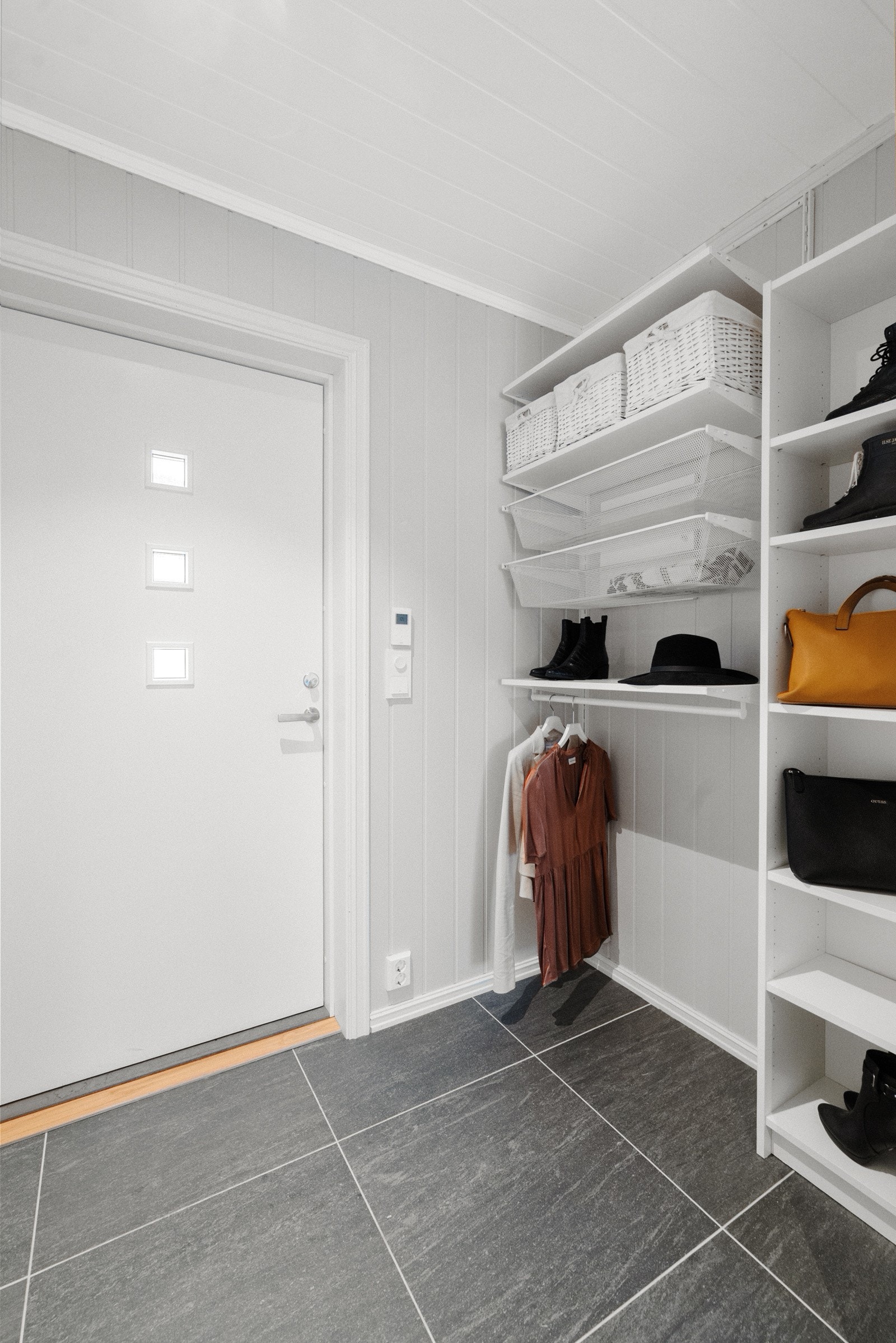 Leiligheten har en praktisk planløsning med alt på ett plan Galleribilde