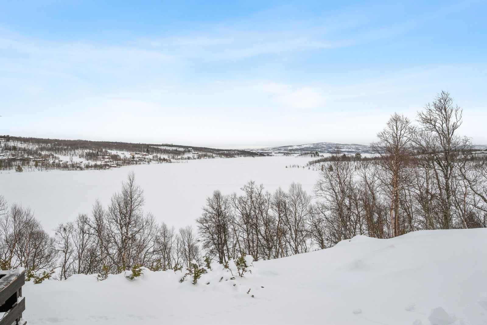 Fra eiendommen er det kort vei til flere gode turforbindelser, det er kun et par hundre meter til nærmeste skispor. Galleribilde