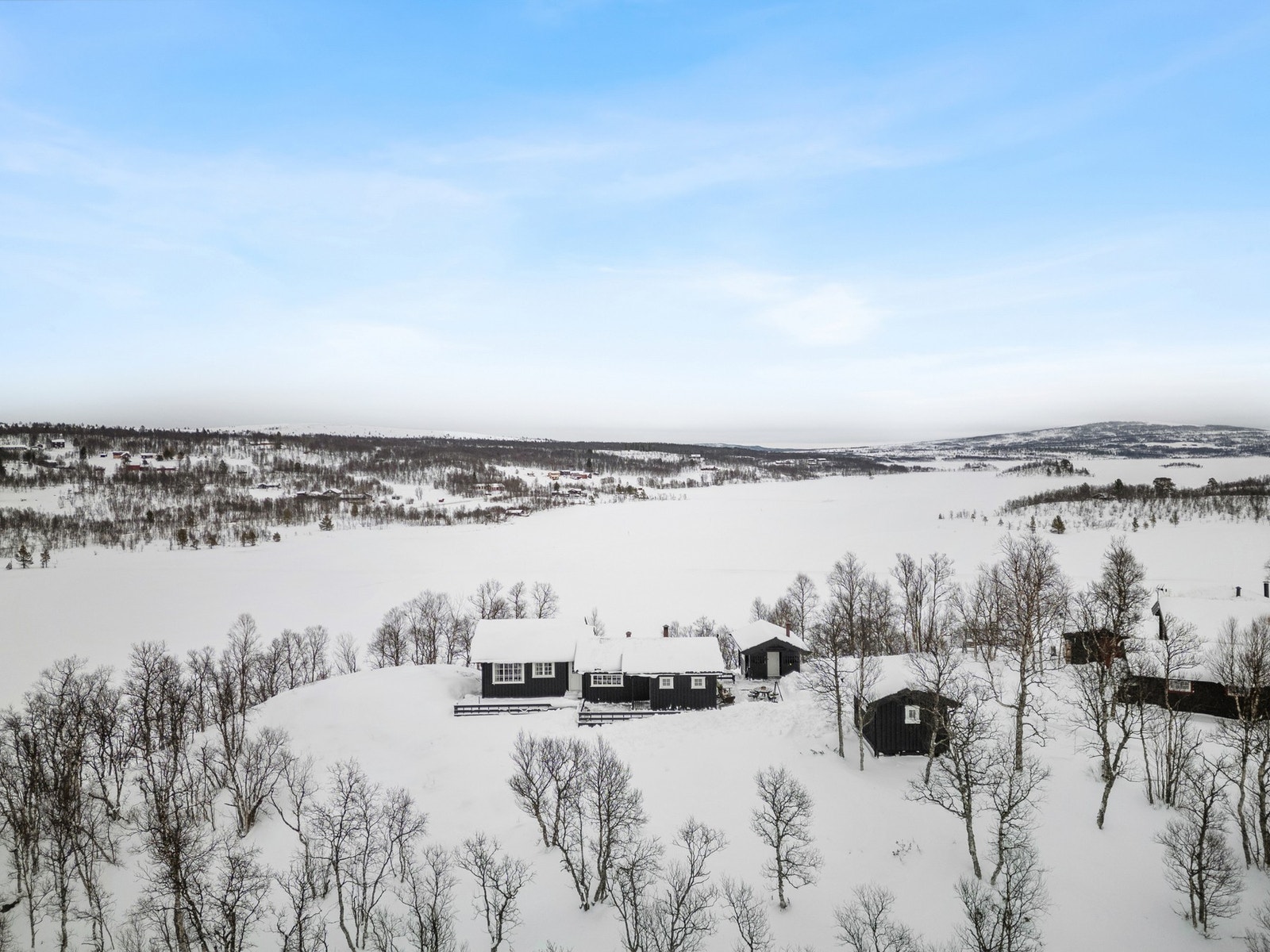 Innholdsrikt hyttetun med fantastisk beliggenhet i Djupsjølia på Røros. Galleribilde