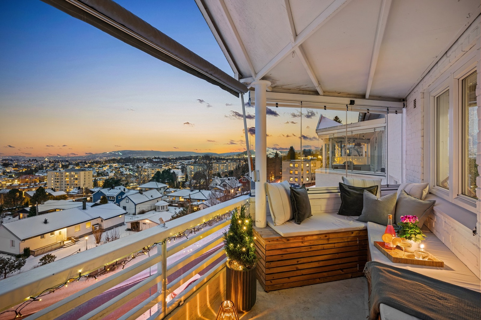 Fra stuen har du utgang til vestvendt balkong på ca. 9 kvm. Galleribilde