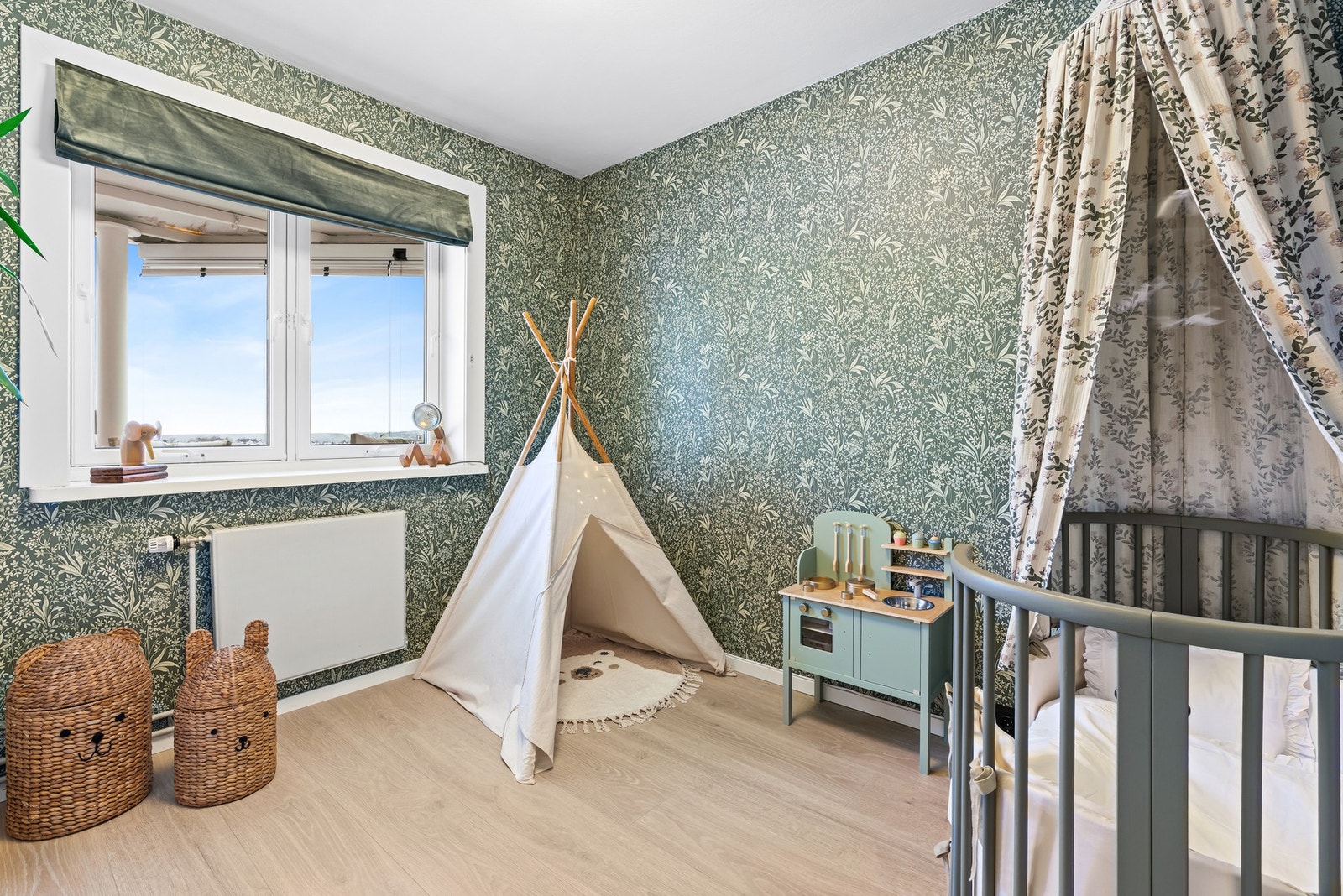 Det andre soverommet passer fint som barnerom, gjesterom eller kontor. Alt etter ønske og behov. Galleribilde