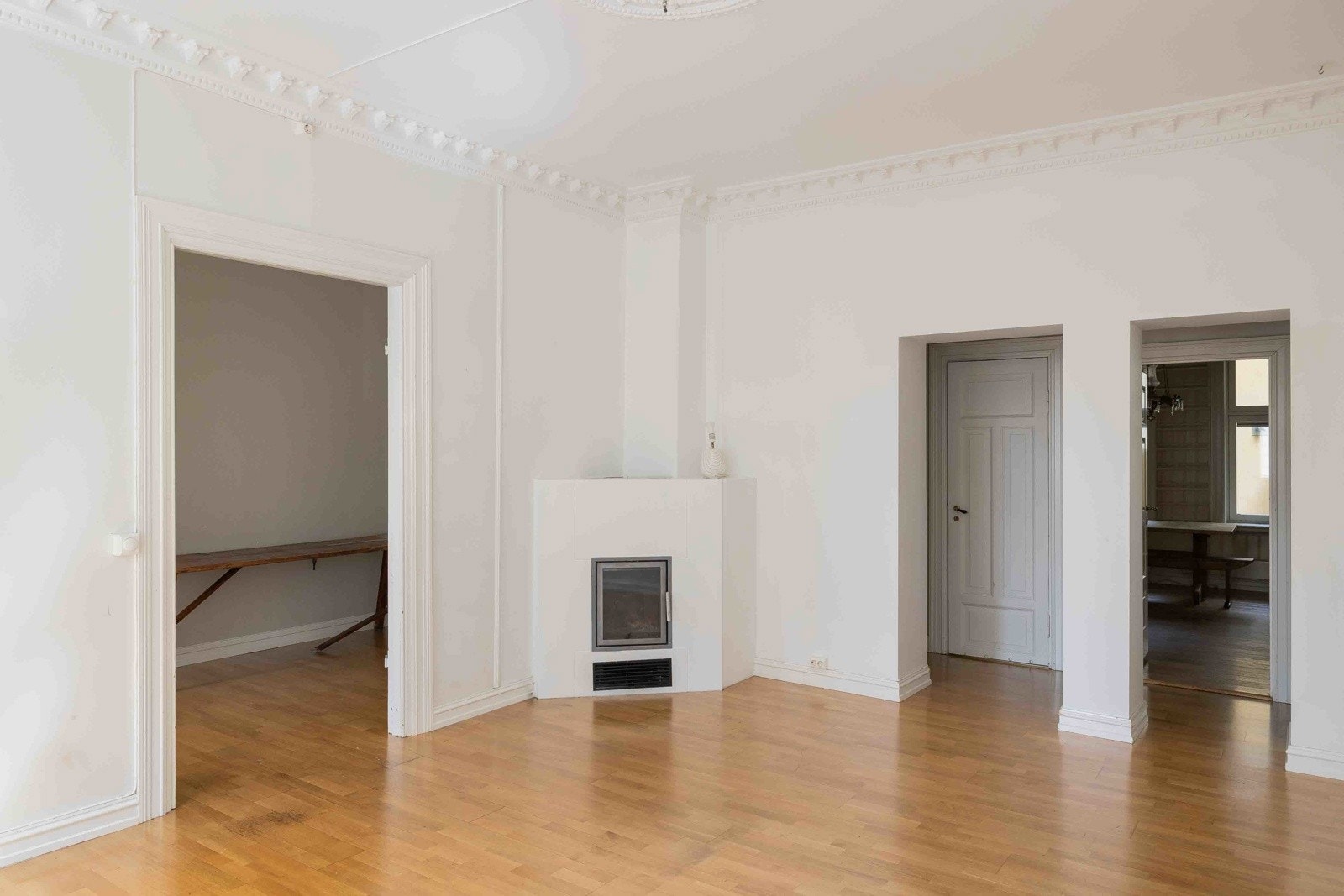 Leiligheten er i utgangspunkt seksjonert som næringsseksjon, men det er gitt rammetillatelse fra næring til bolig. Se salgsoppgave for mer informasjon. Galleribilde