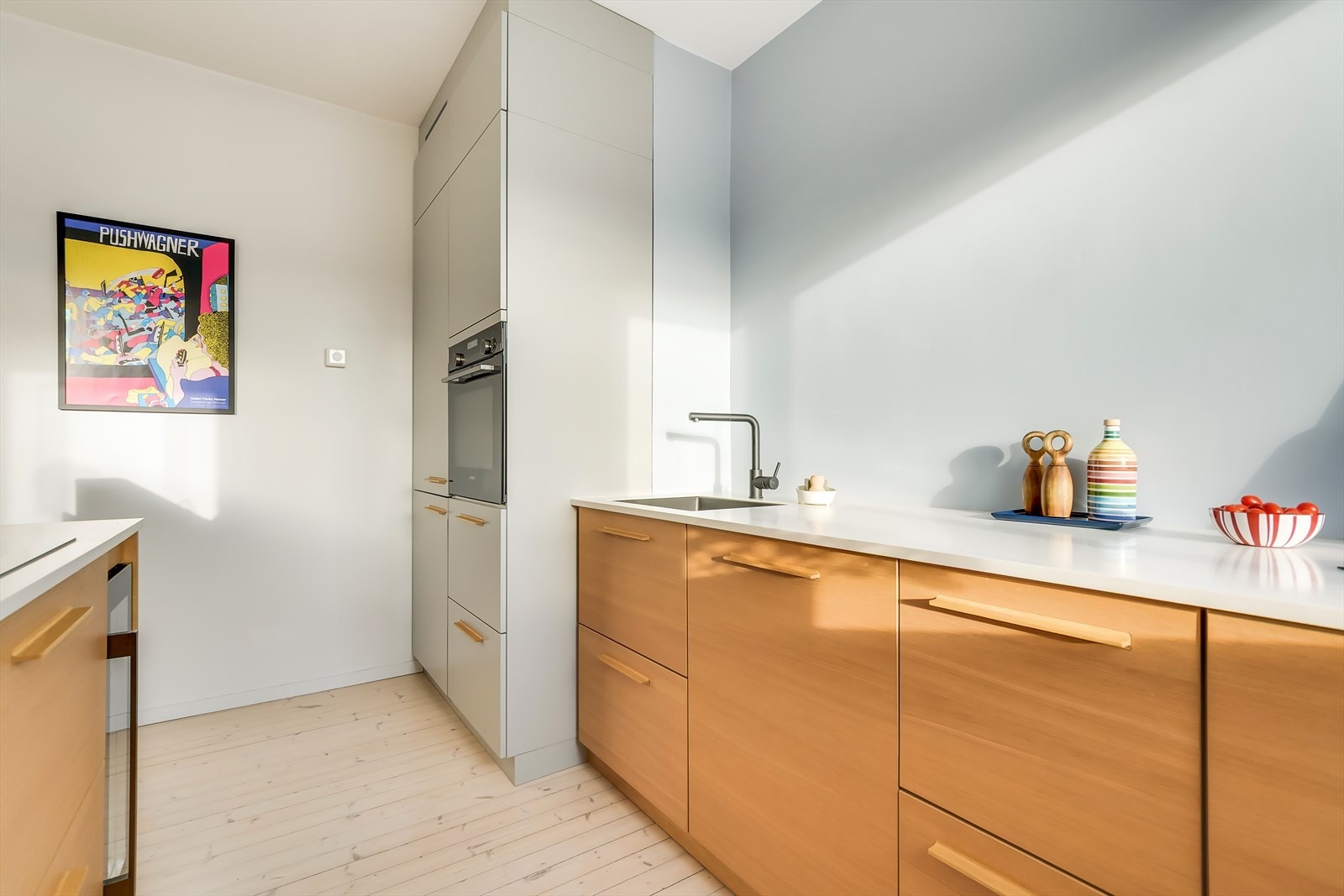 Det er flotte lysforhold i leiligheten. Galleribilde