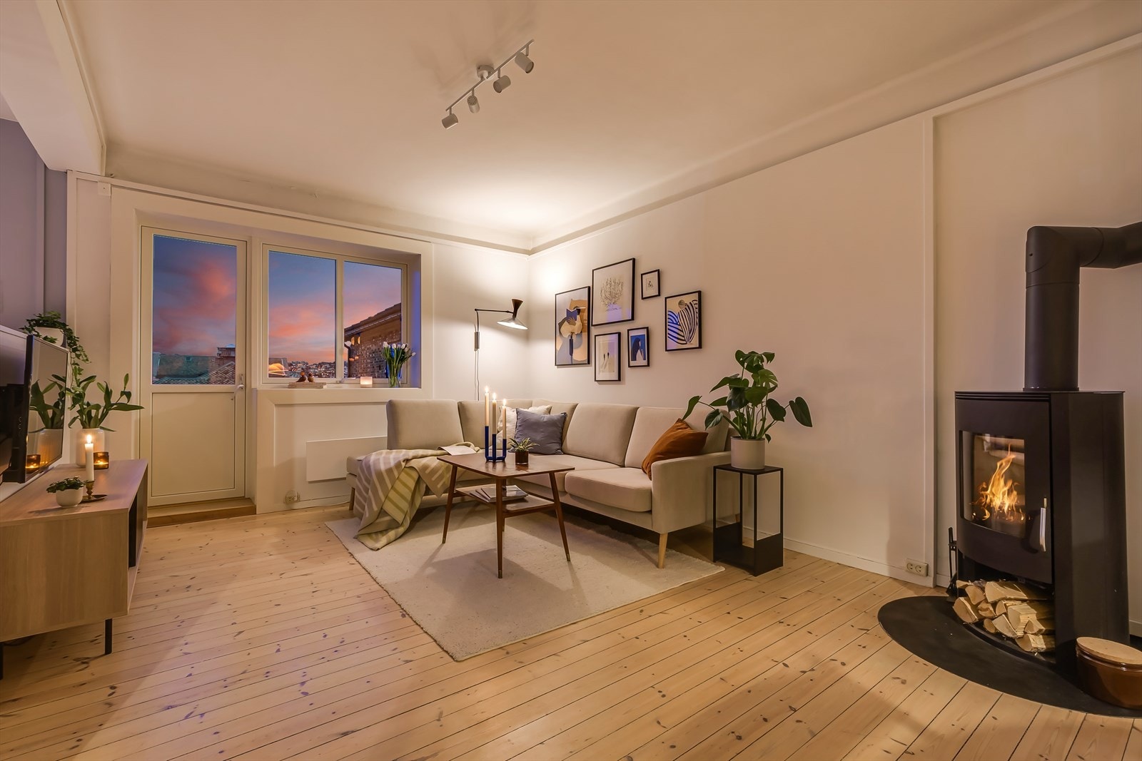 En nydelig og sjarmerende leilighet i byggets toppetasje. Galleribilde