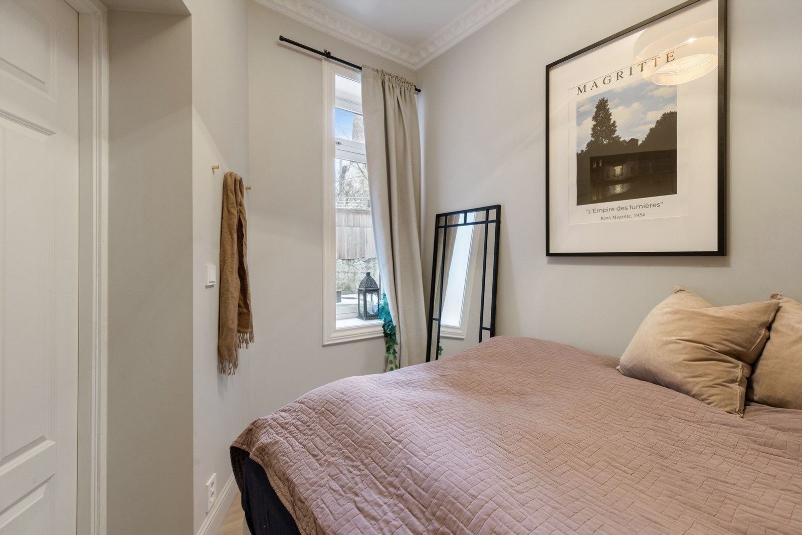 Soverommet er vendt mot stille og rolig bakgård. Galleribilde