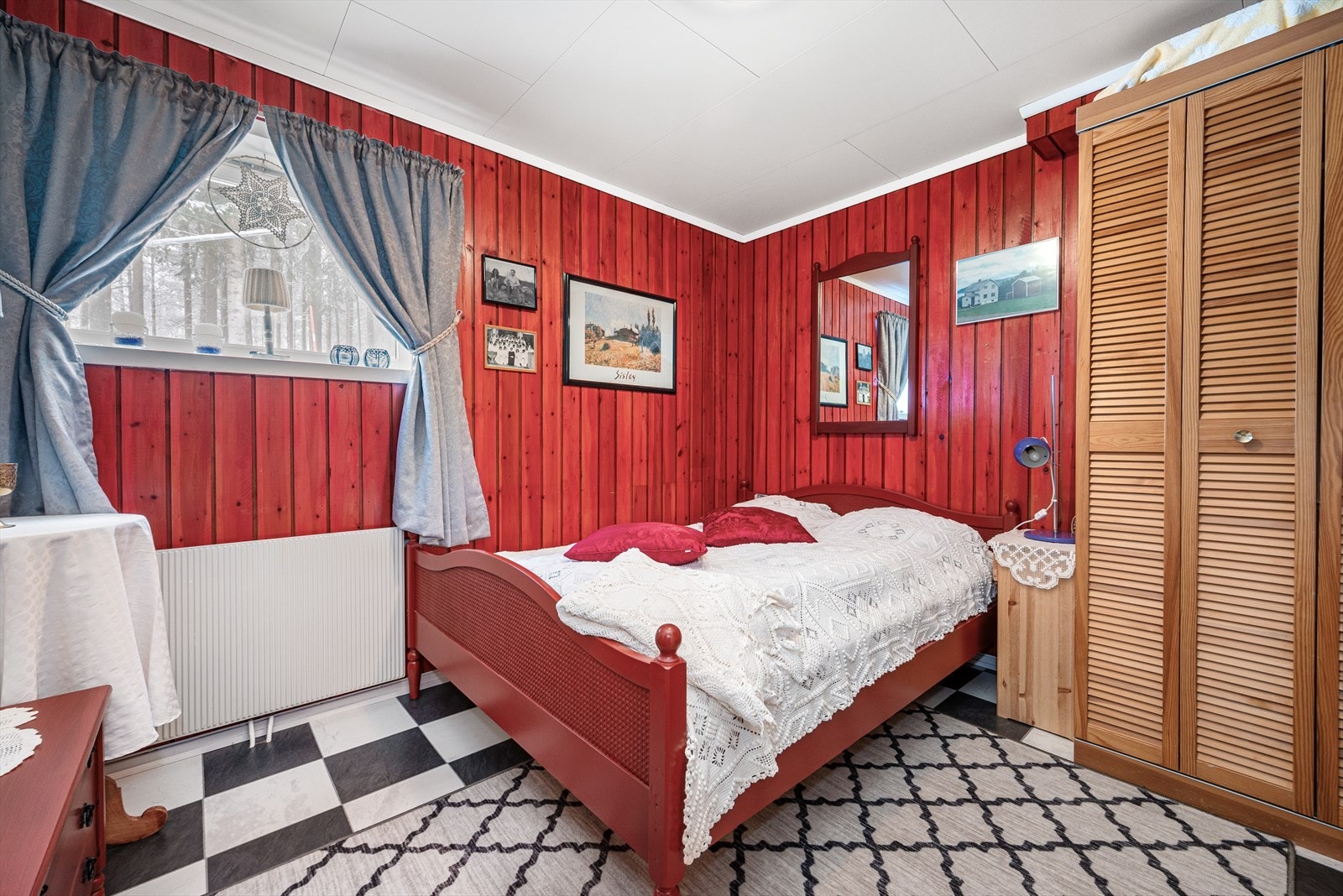 Soverom 2 i sokkelen. Galleribilde