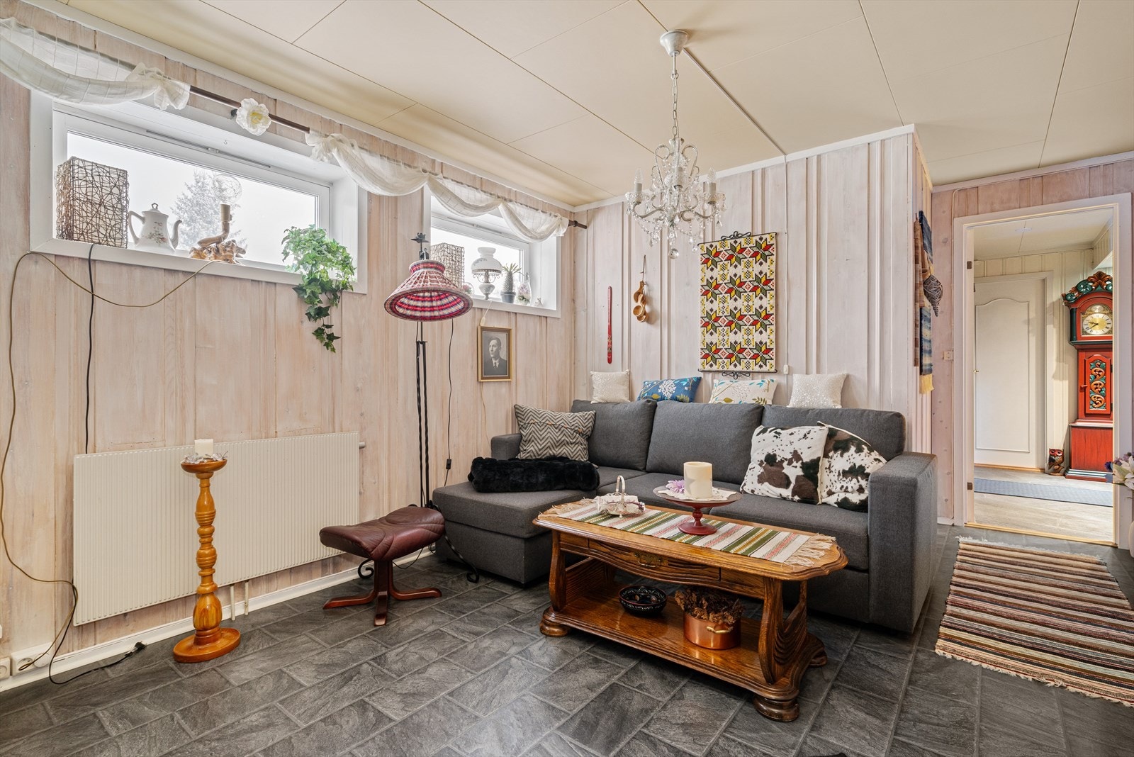 Stue i sokkelen. Galleribilde