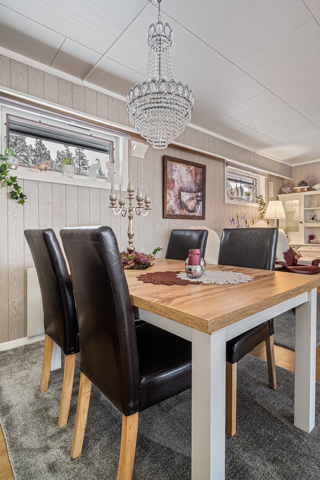 Spisestue i 1. etasje. Galleribilde