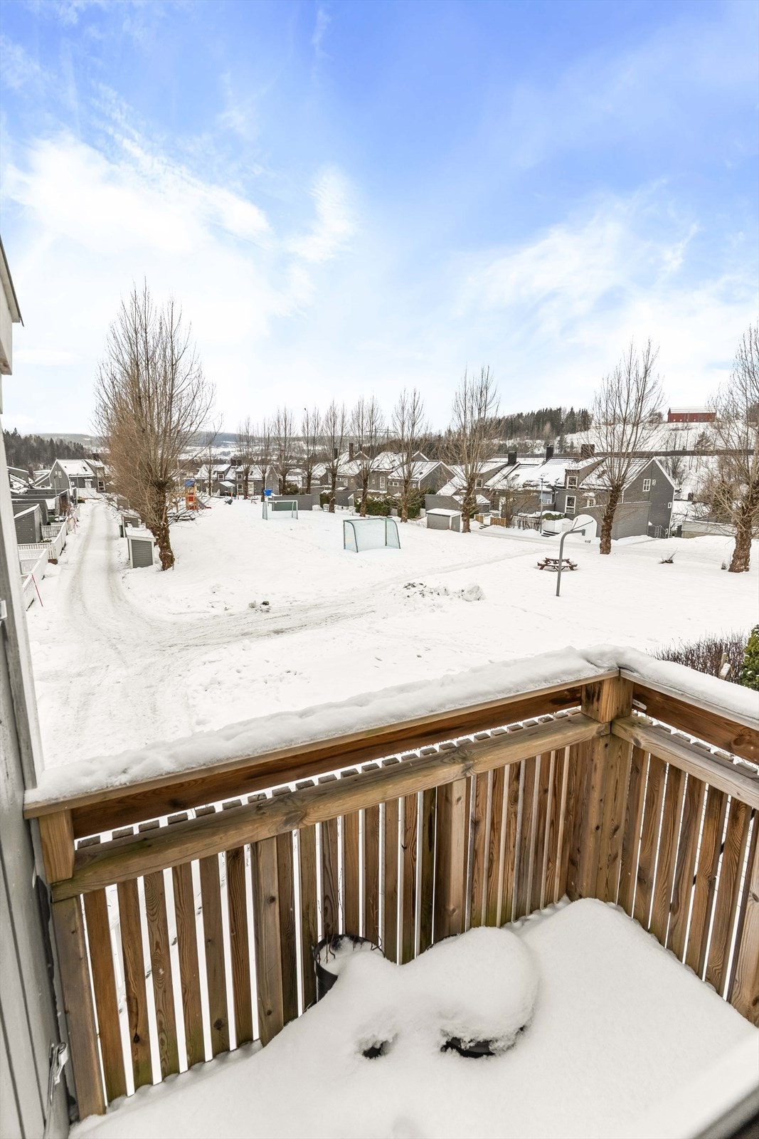 Balkong på ca. 2 m² med plass til enkel utemøblering. Galleribilde