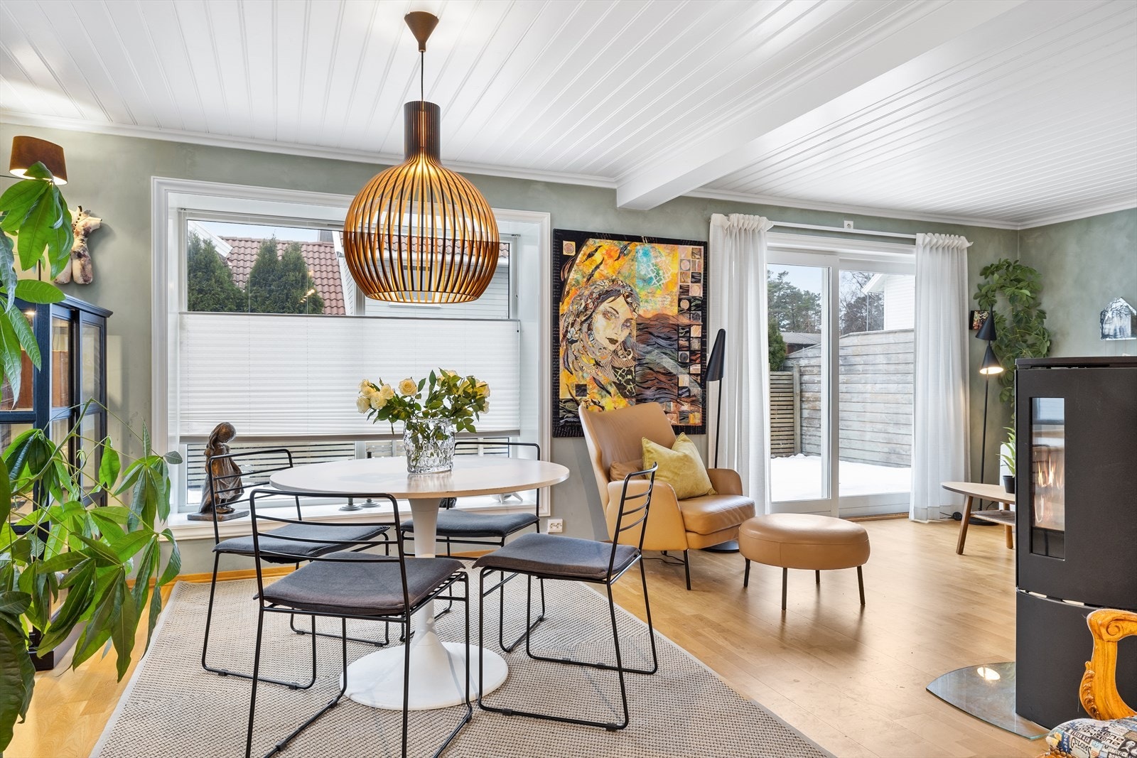 Plasseringen gjør det enkelt å samle familie og venner, enten det er til hverdagsmiddager eller større sammenkomster. Galleribilde