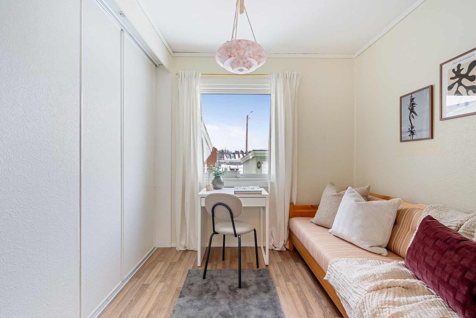 Det andre soverommet passer også godt som gjesterom eller kontor Galleribilde