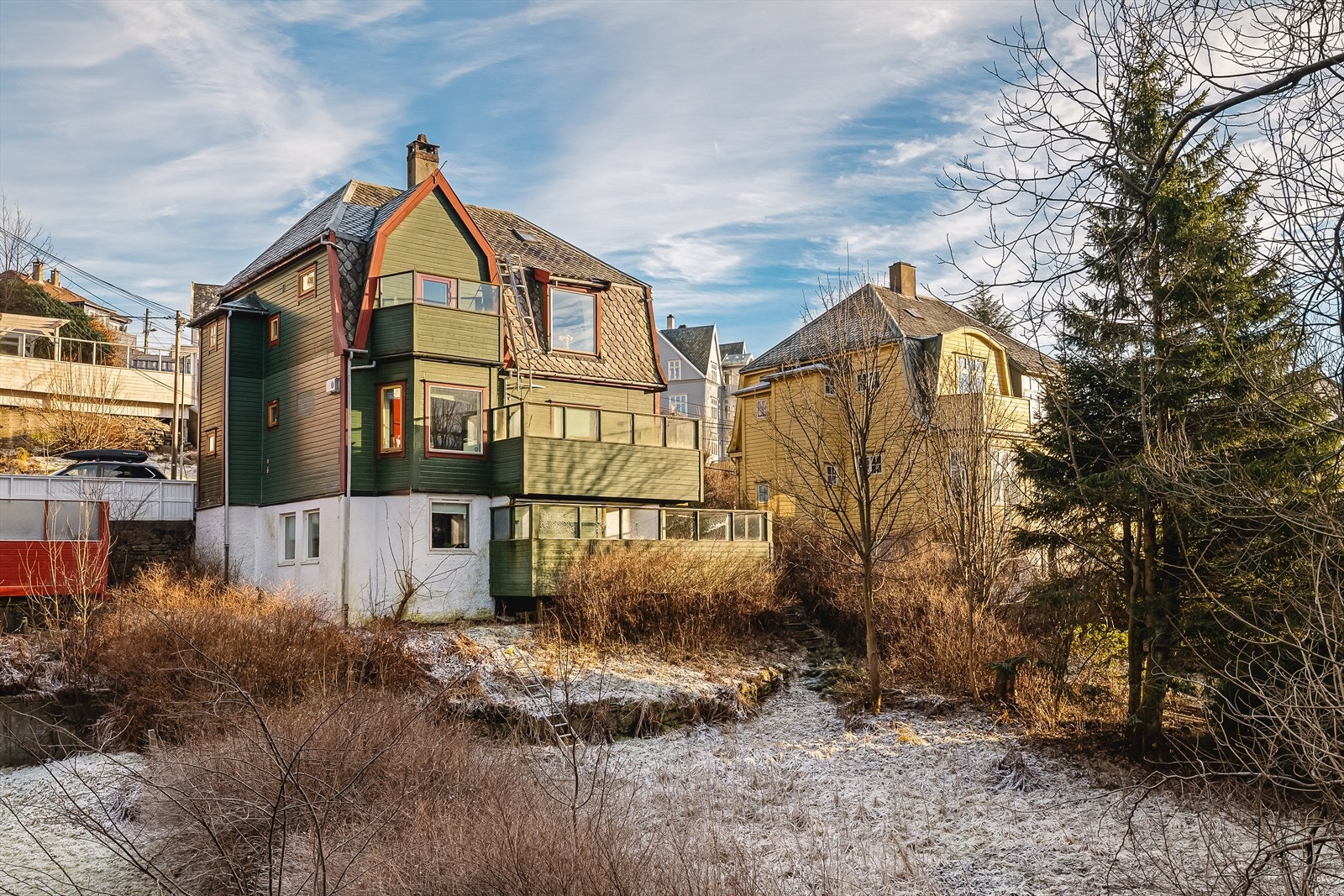 - Leiligheten tilhører et løst organisert sameie med 3 seksjoner - Galleribilde