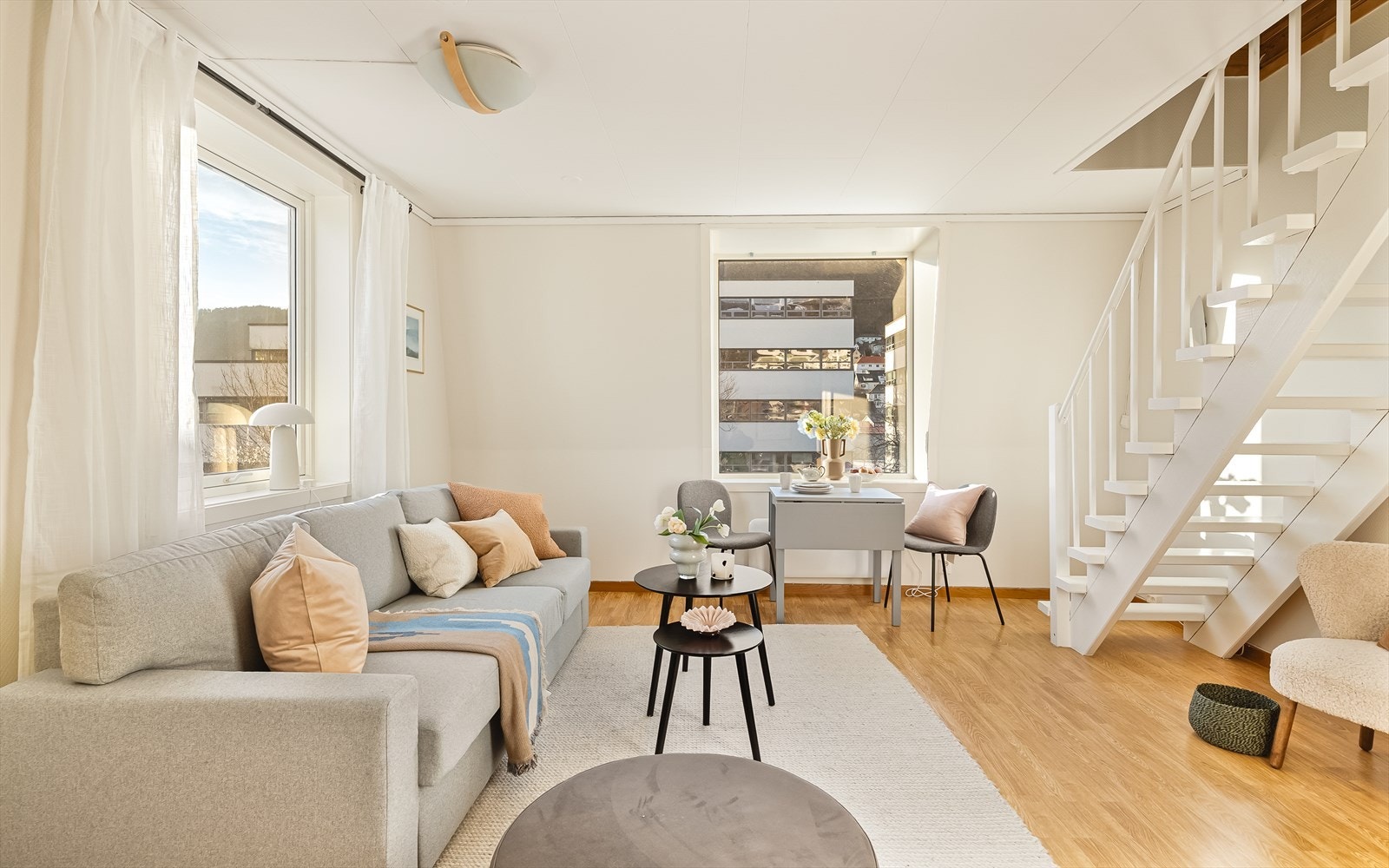 - Stuen er av god størrelse på 16,7 m² - Galleribilde