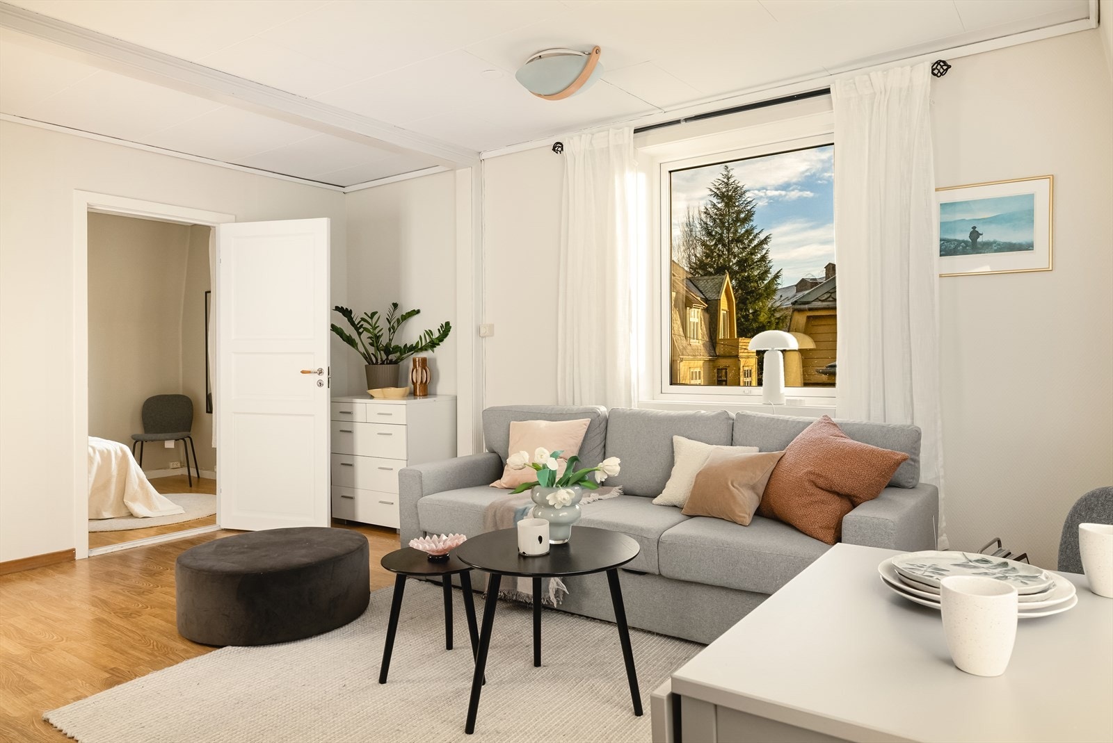 - De lyse, delikate fargetonene gjør det enkelt å sette sitt eget preg på leiligheten - Galleribilde