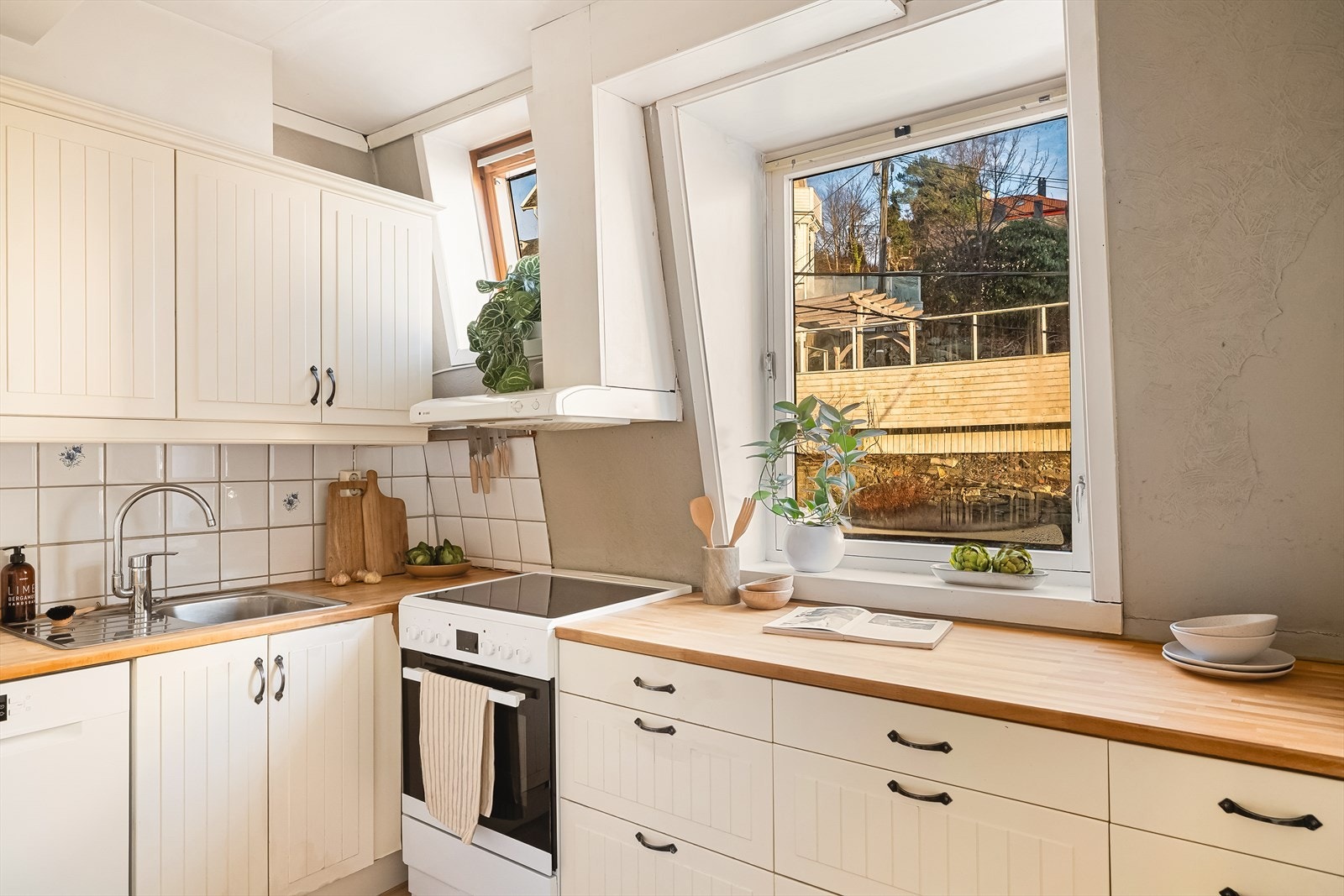 - Kjøkkenet er i god stand og har fått tilstandsgrad 1 av takstmann - Galleribilde