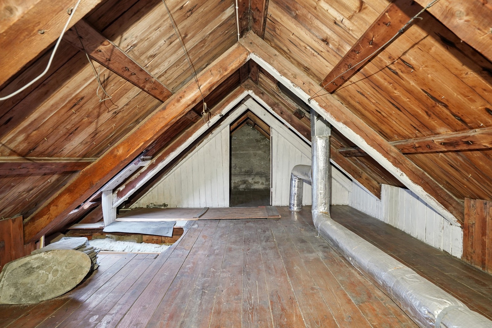 Loft som har tilkomst fra trappeluke. Galleribilde