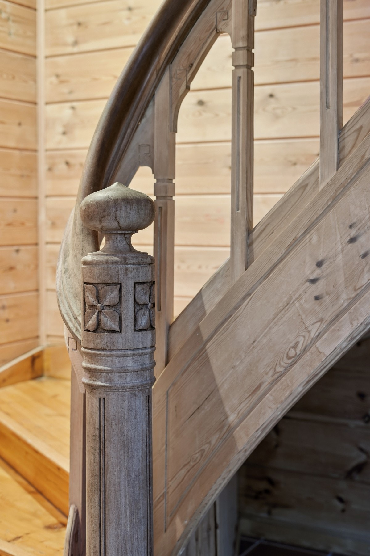 Legg merke til de flotte detaljene i den originale trappen. Galleribilde