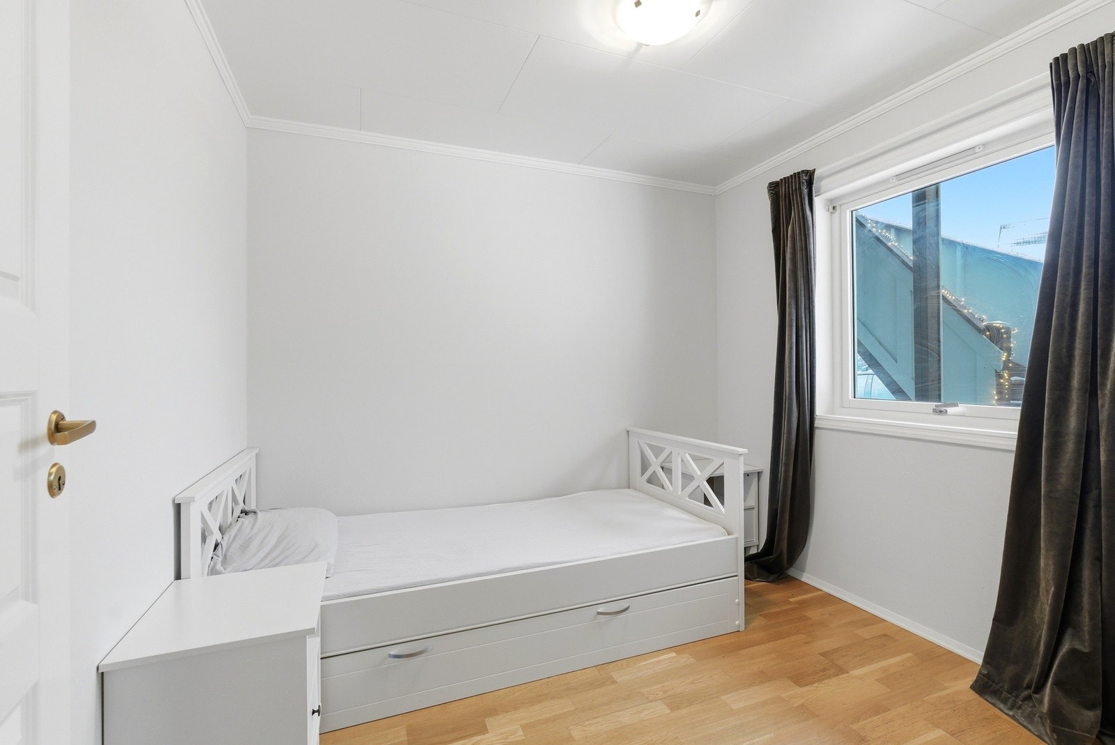 Soverommet har fint plass til seng, nattbord og annet ønsket møblement. Galleribilde