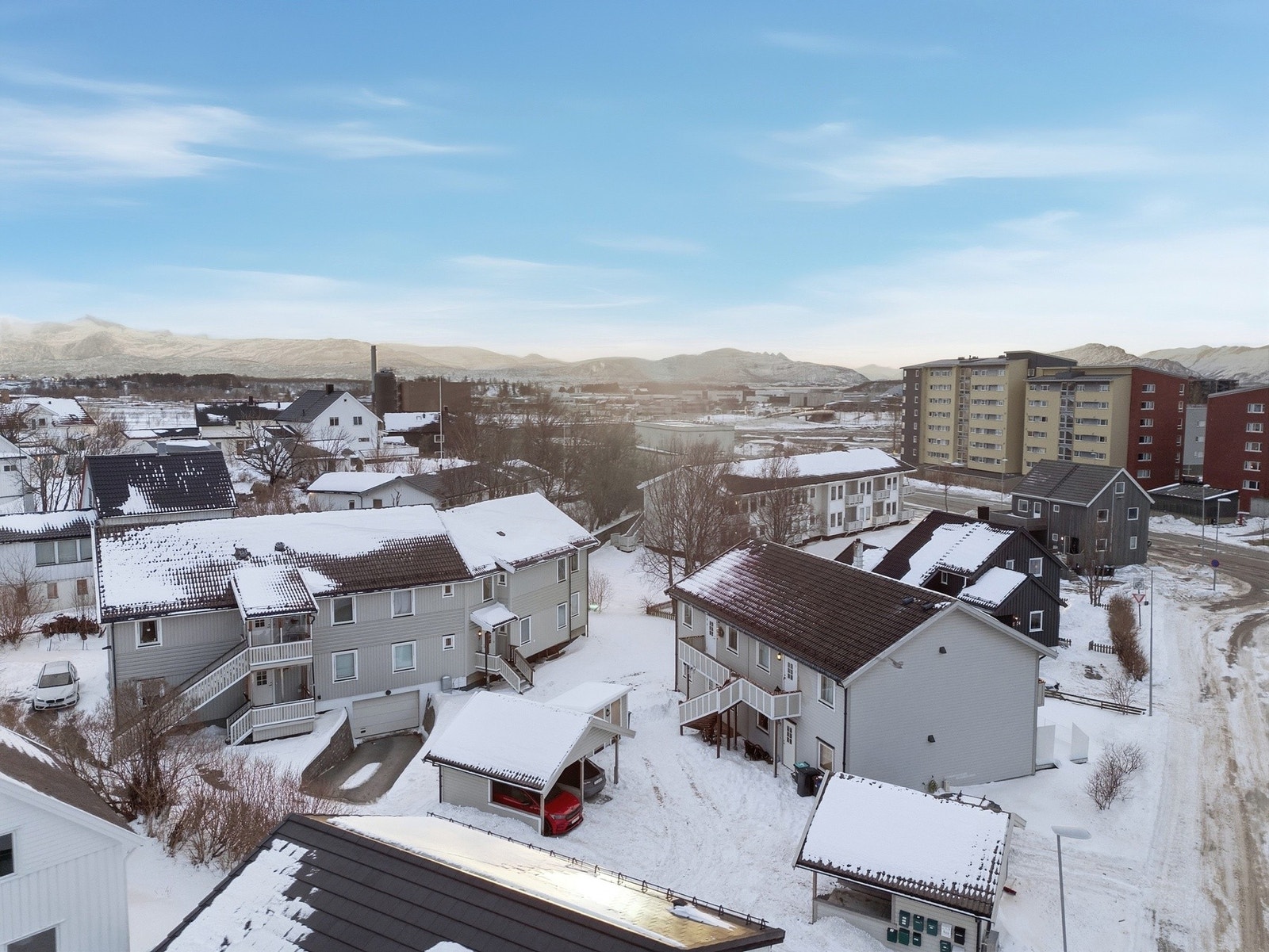 Det er også nærhet til forbindelser med kollektiv transport, samt kort vei til nærmeste nærbutikk. Galleribilde