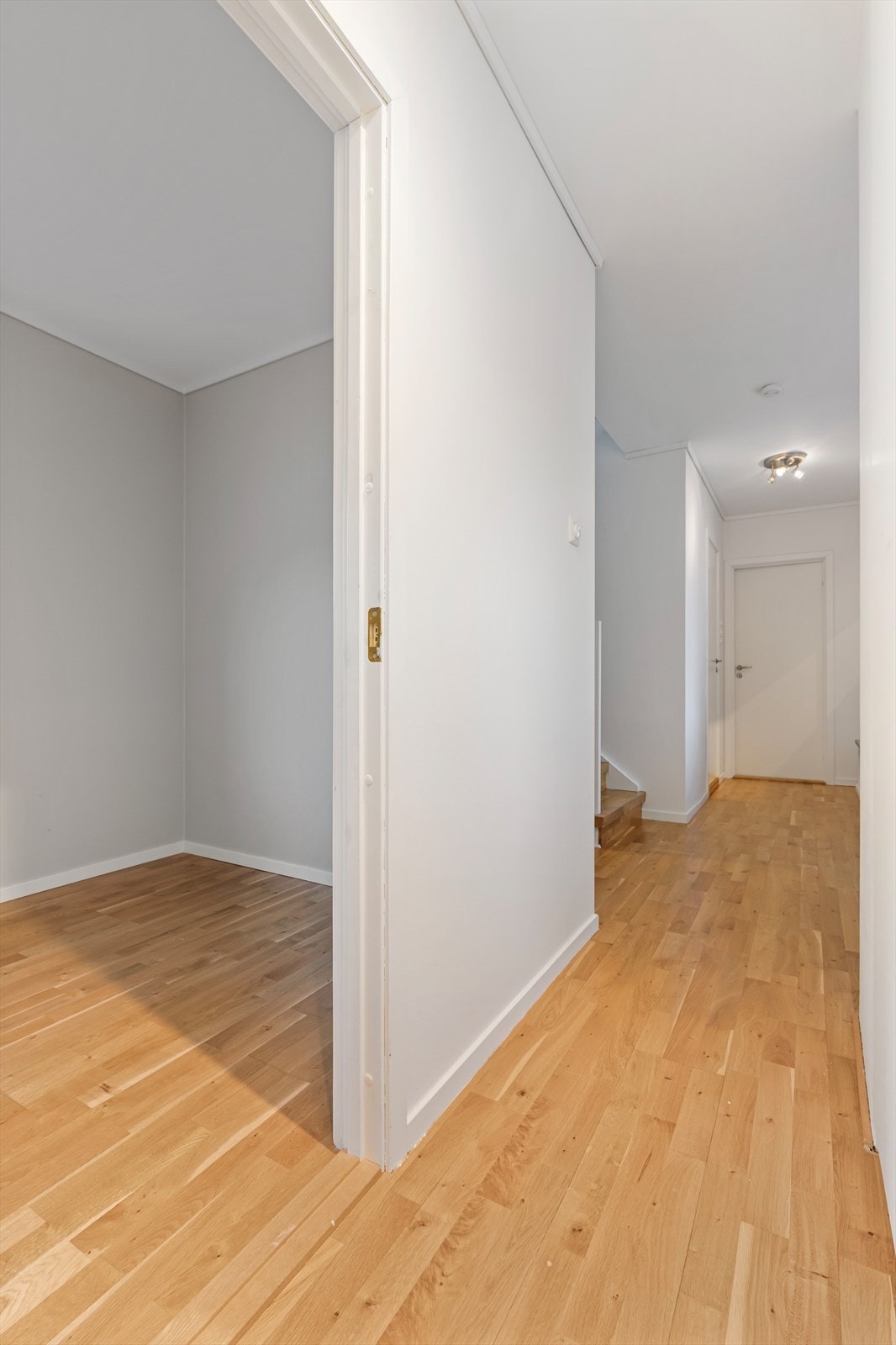 Soverom 2 og gang i 1. etasje Galleribilde