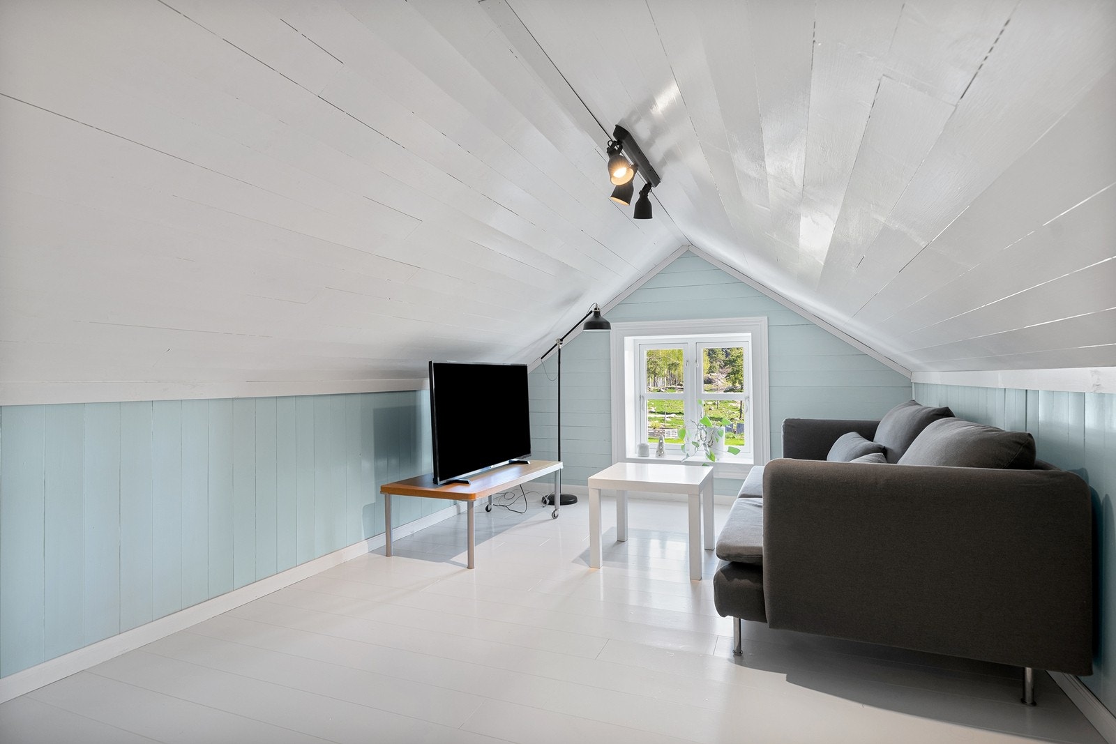 Loftstuen. Galleribilde