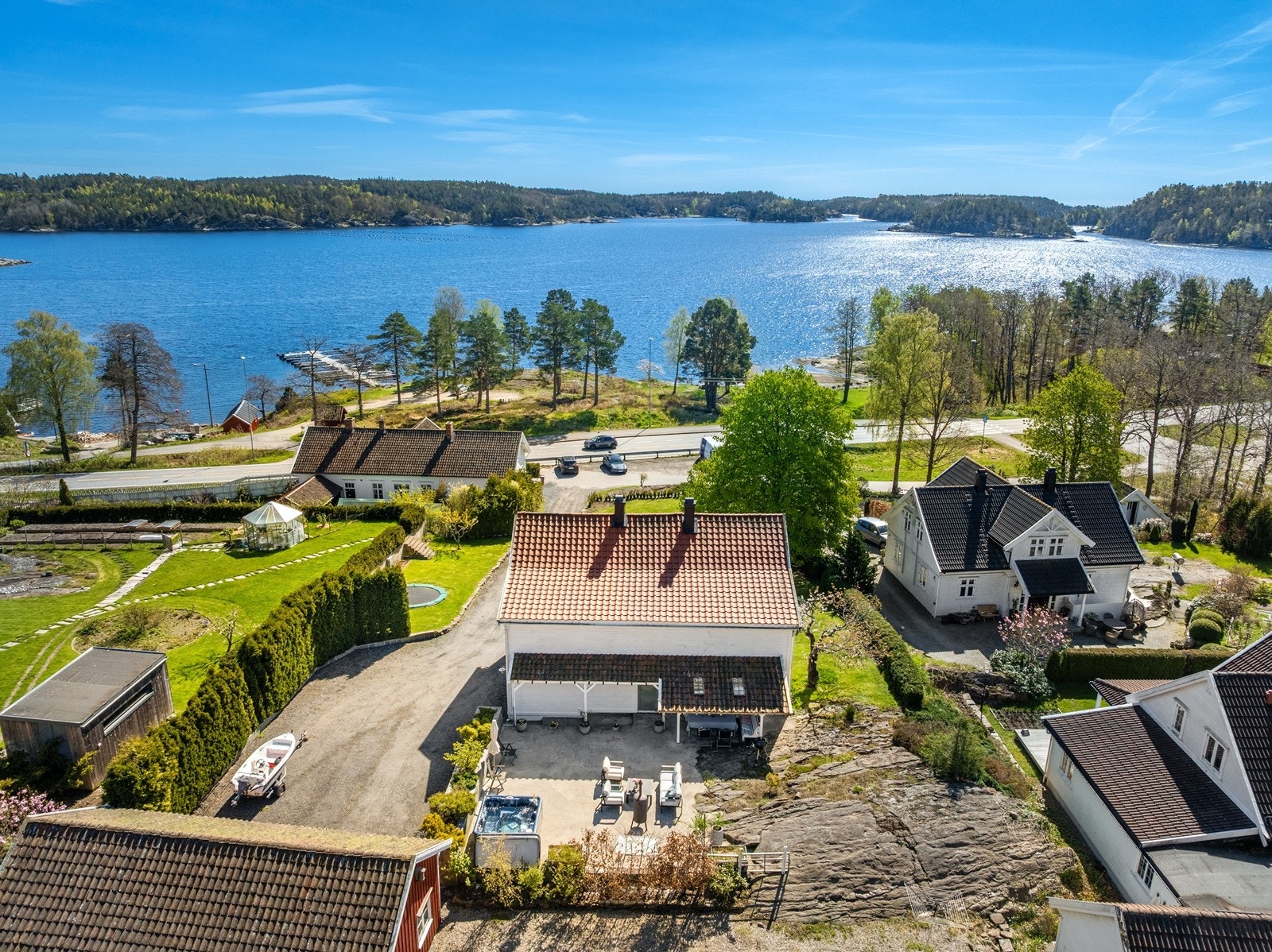Utsikt og nørhet til sjøen. Galleribilde