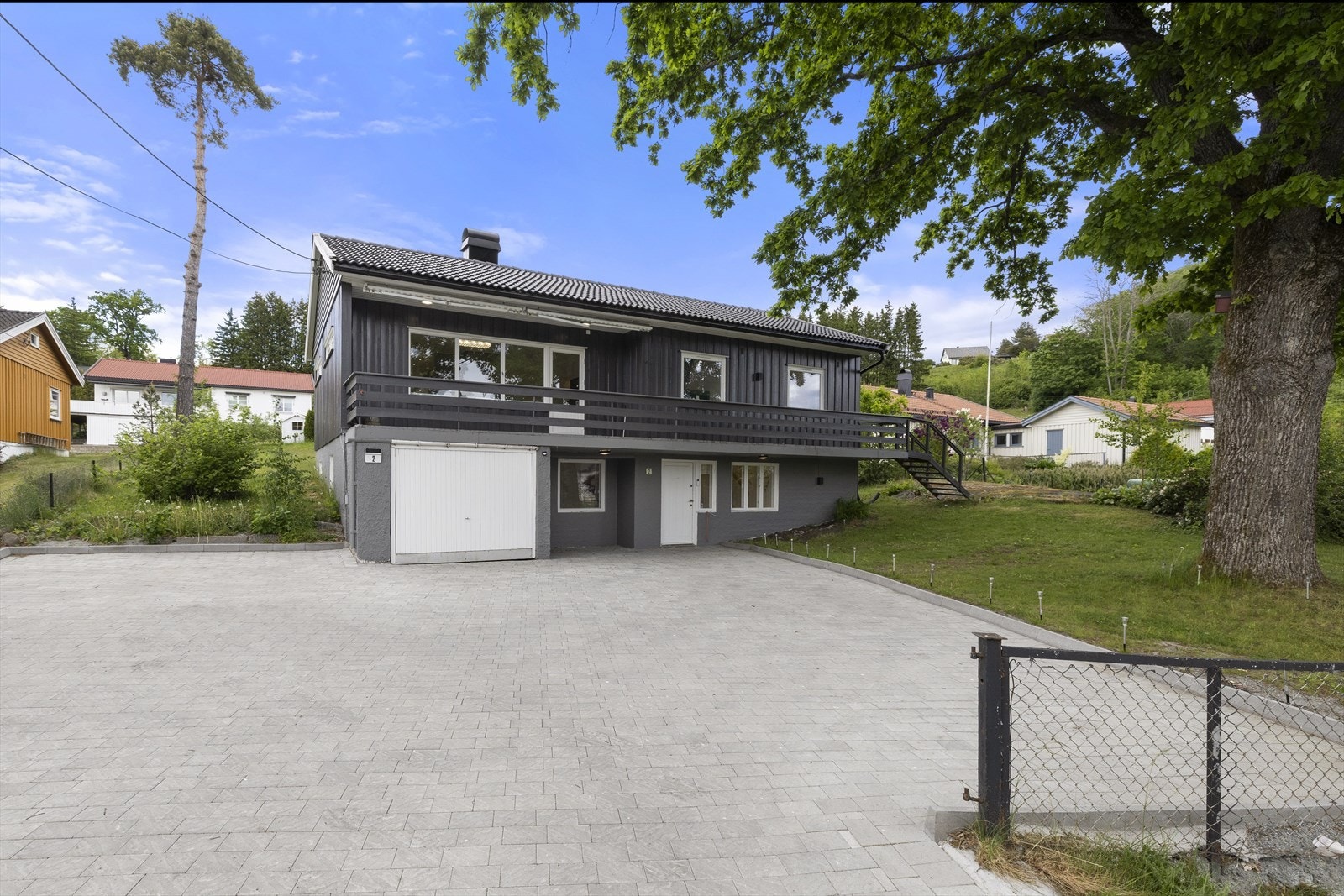 Velkommen til Eikstubben 2 i Fetsund! Presenteres av EiendomsMegler 1 v/ Johan Offigstad og Kristin Noraker Likvern! Galleribilde