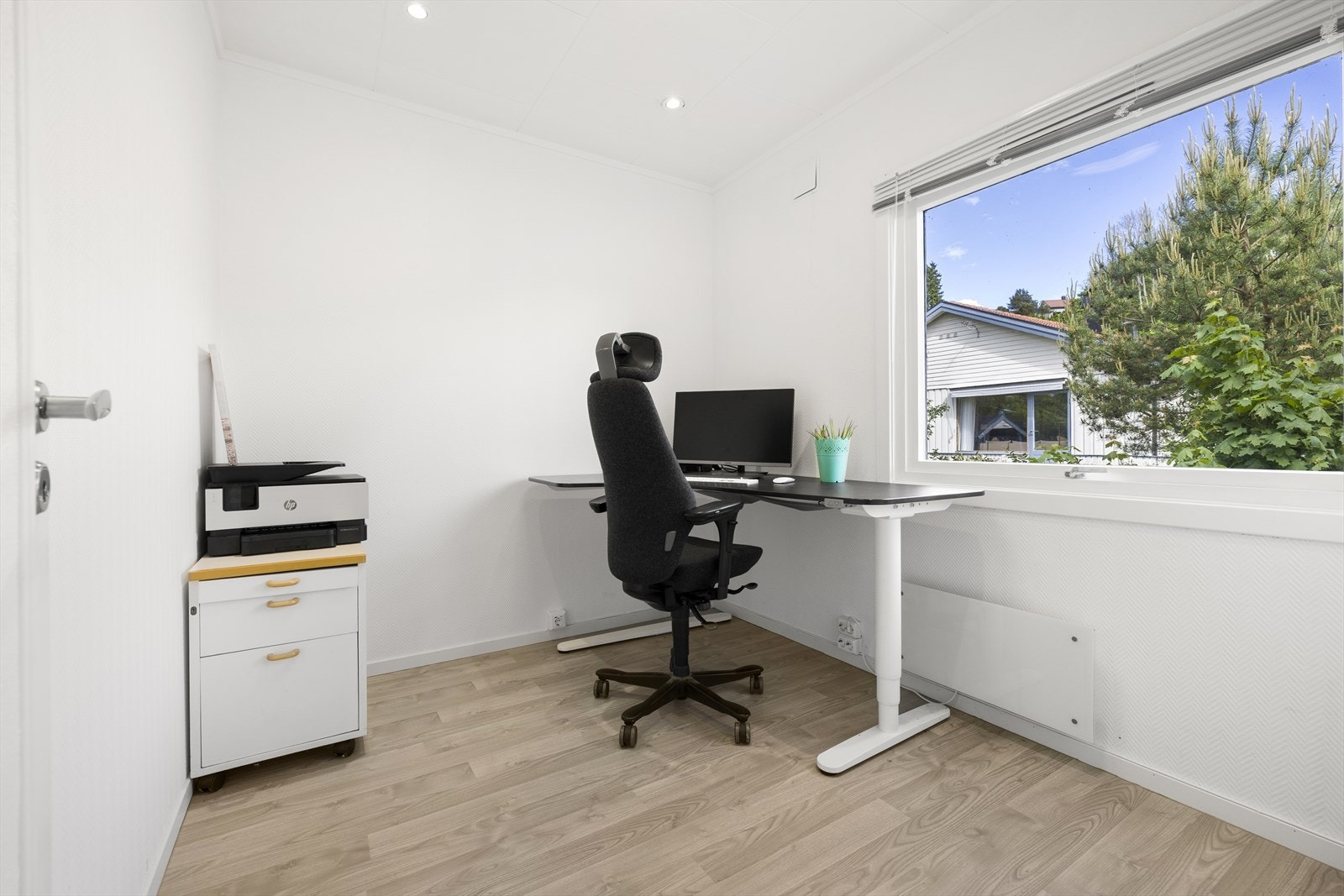 Soverom 3. Rommet er i dag innredet som kontor, men er godkjent som soverom. Galleribilde