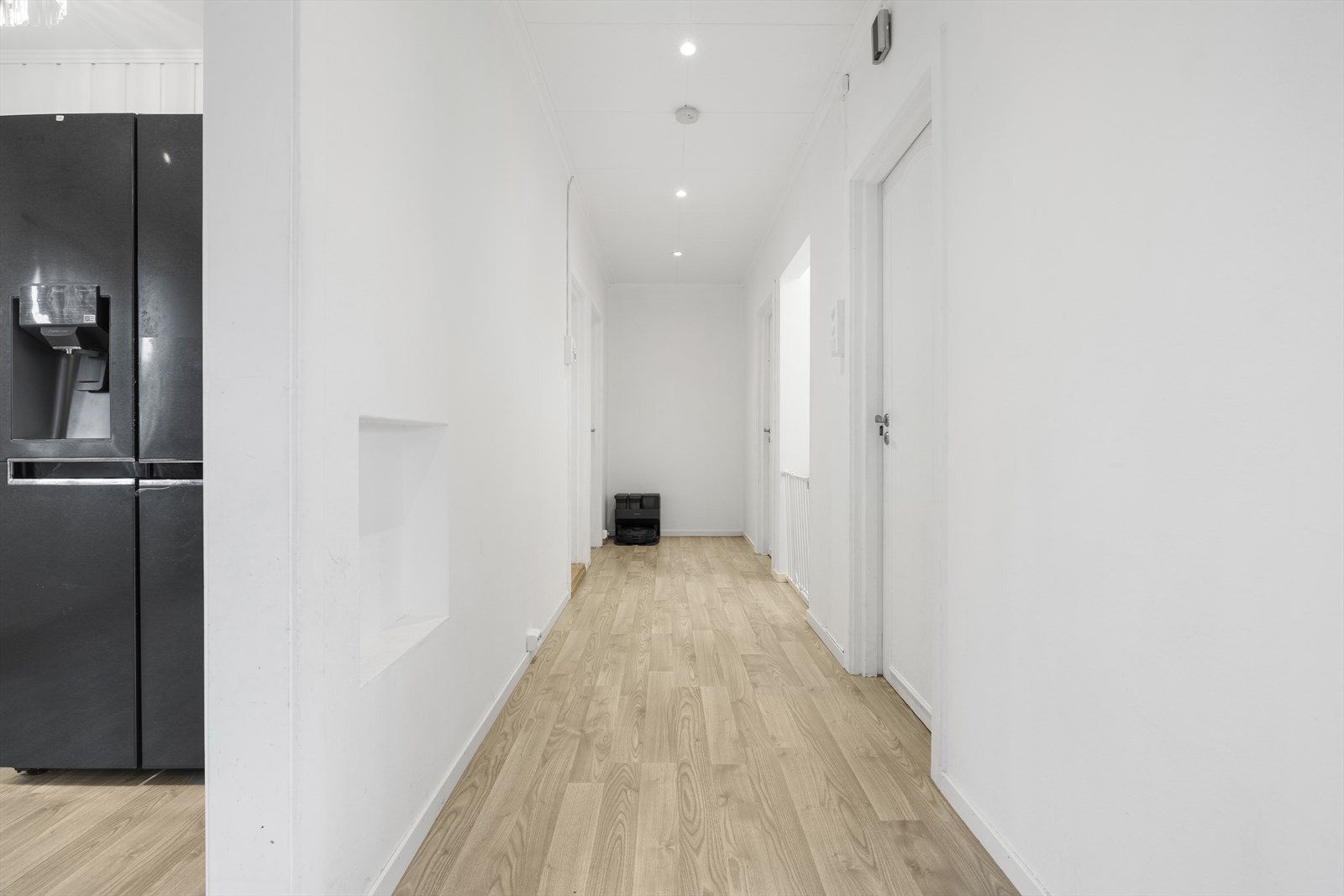 Videre i gangen har du 3 soverom. Galleribilde