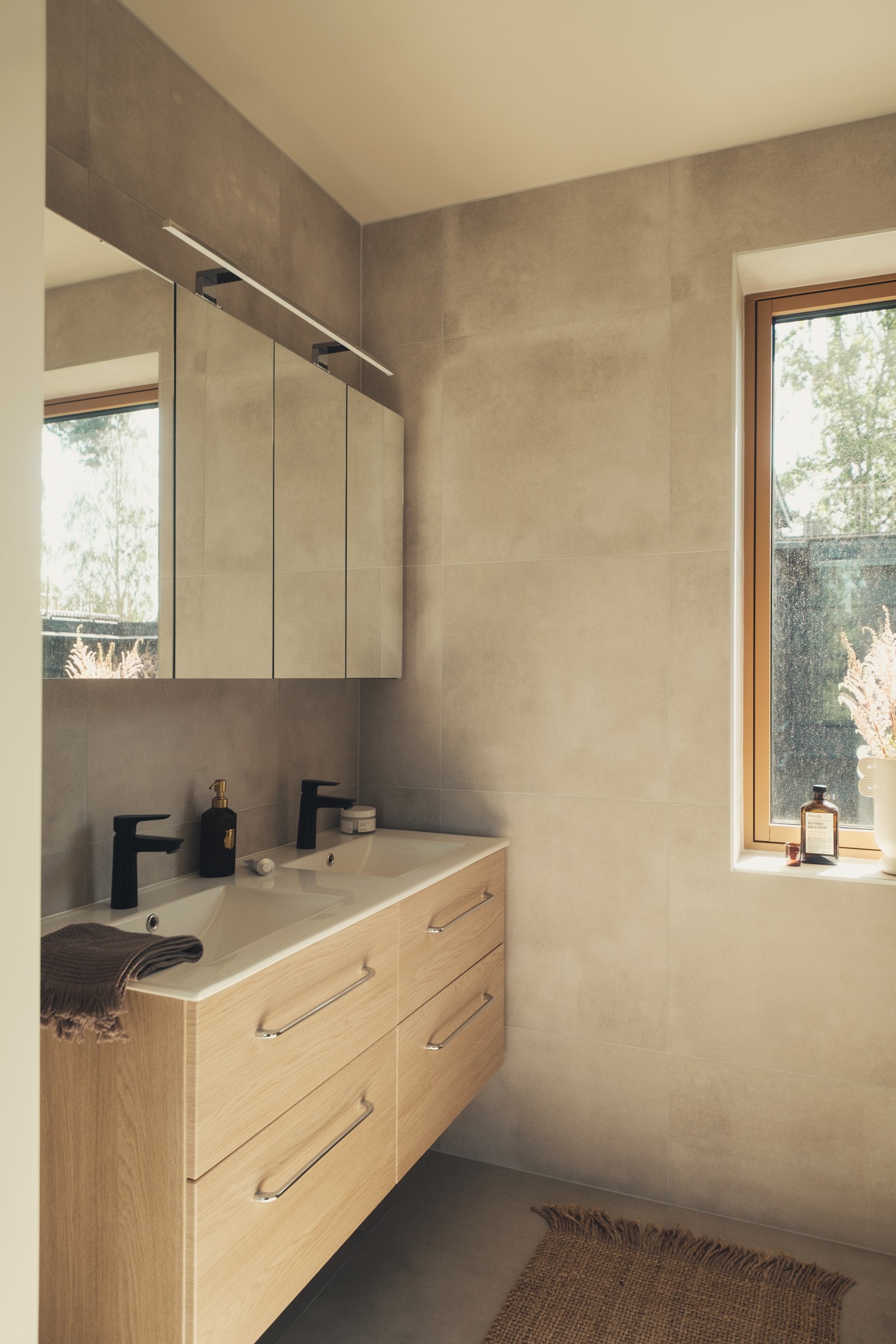 Delikat bad tilknyttet hovedsoverommet Galleribilde