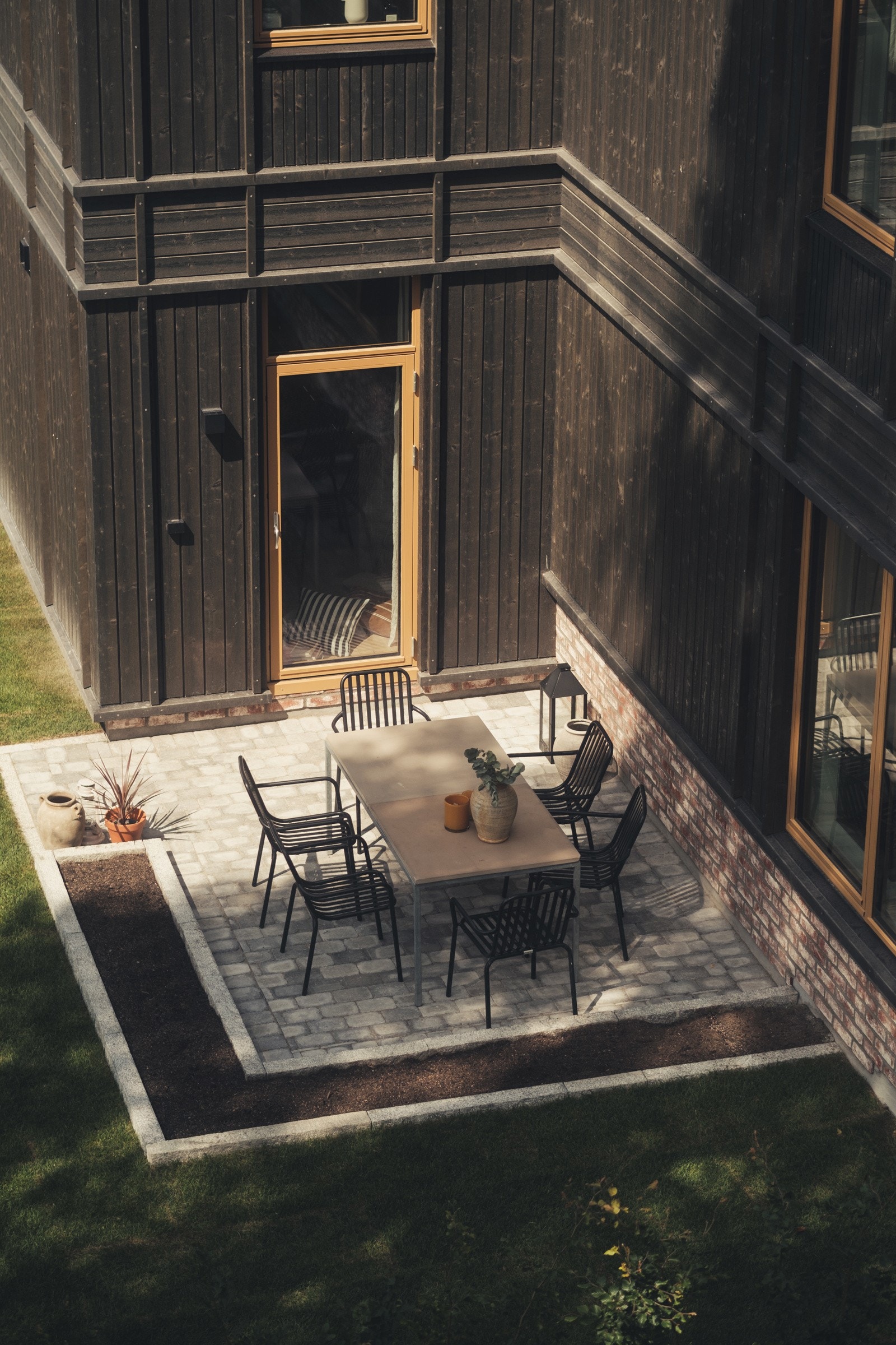 Fra kjøkkenet er det utgang til terrasse og hage Galleribilde