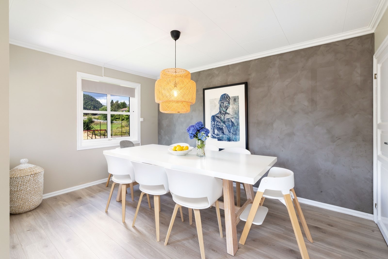 Her kan gode middager spises med venner og familie Galleribilde