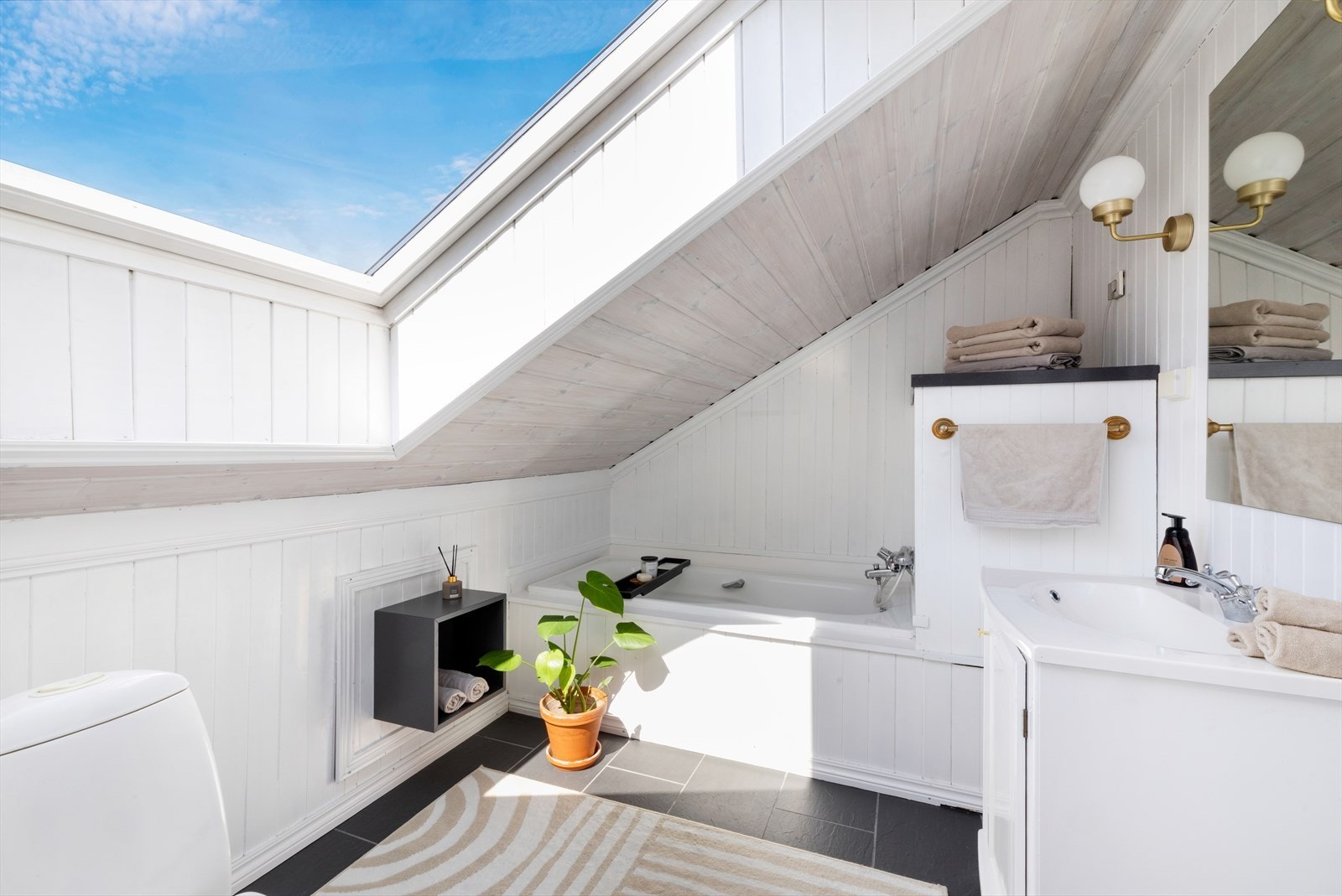 Pent bad med badekar Galleribilde