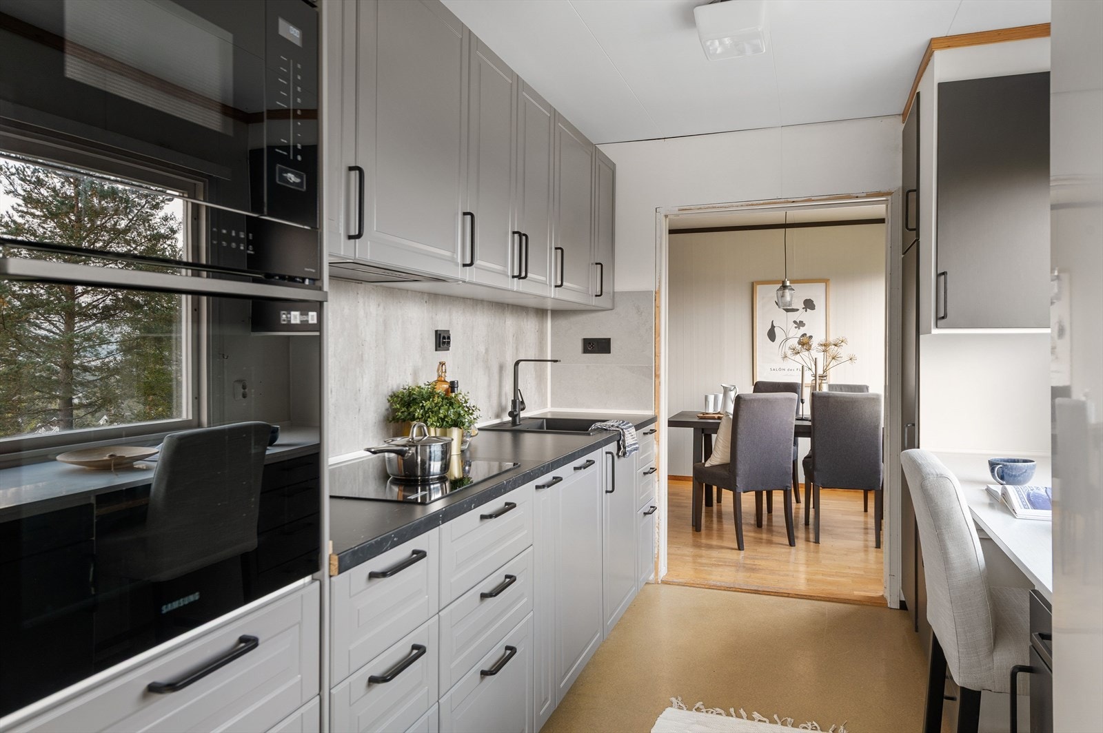 Profilerte fronter og integrerte hvitevarer. Galleribilde