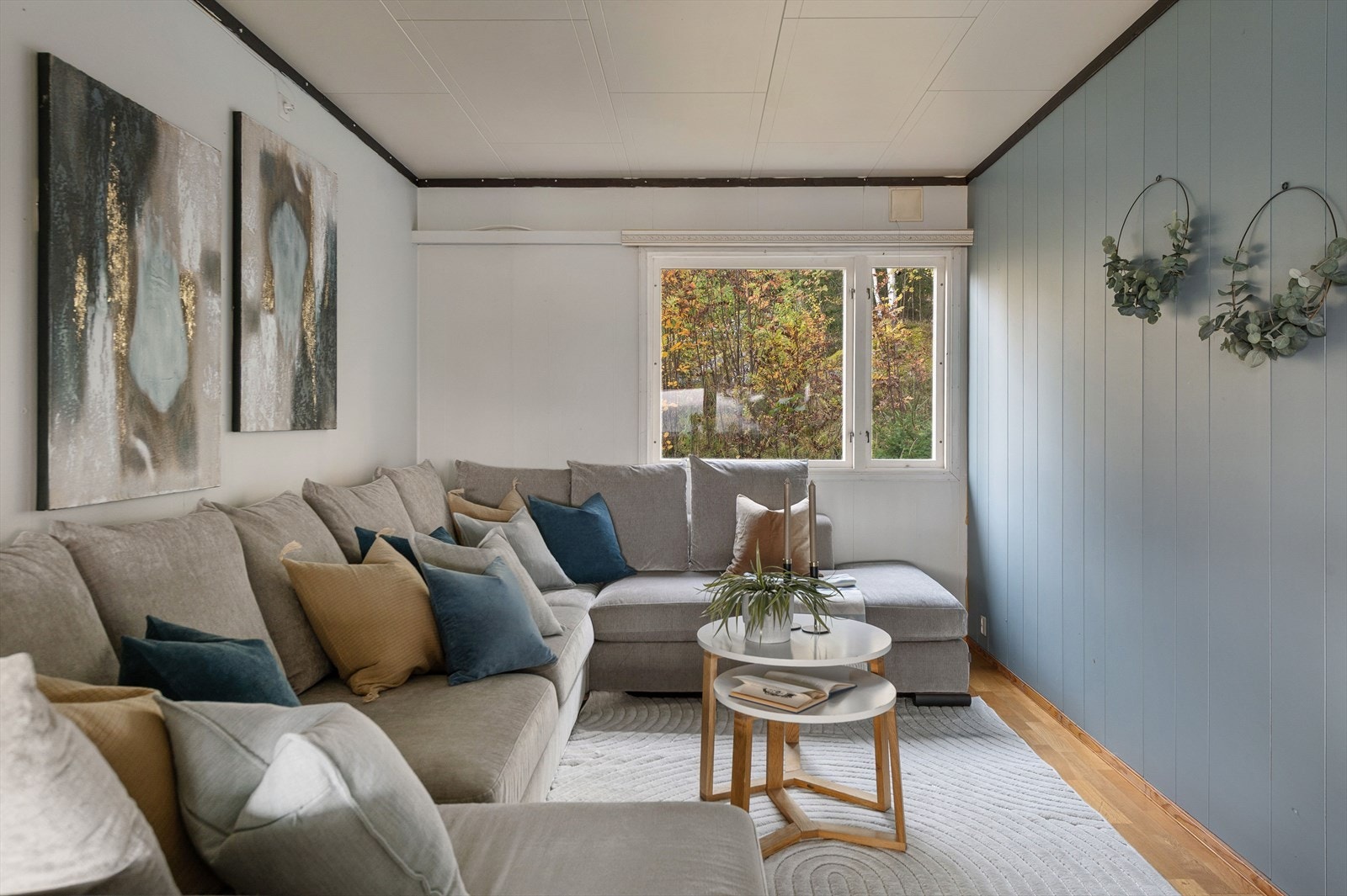 Fin og lys stue. Galleribilde