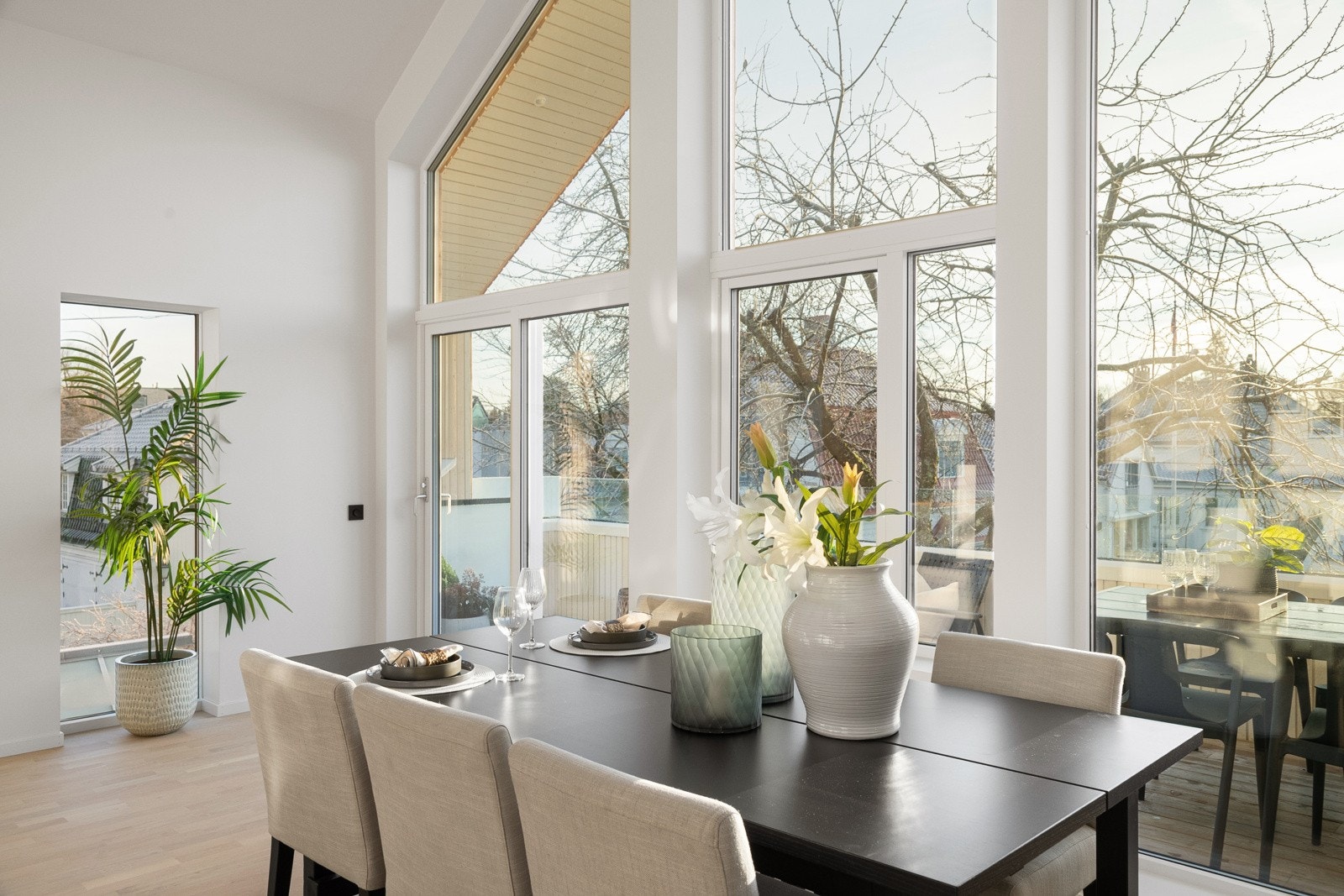 Nå har du muligheten til å sikre deg et hjem i indre Oslo, og ikke minst på byens mest fornemme adresse. Bo i sentrum og landlig samtidig. Dette er en unik mulighet til å sikre deg et nybygg etter mange år med byggestans i Oslo! Galleribilde